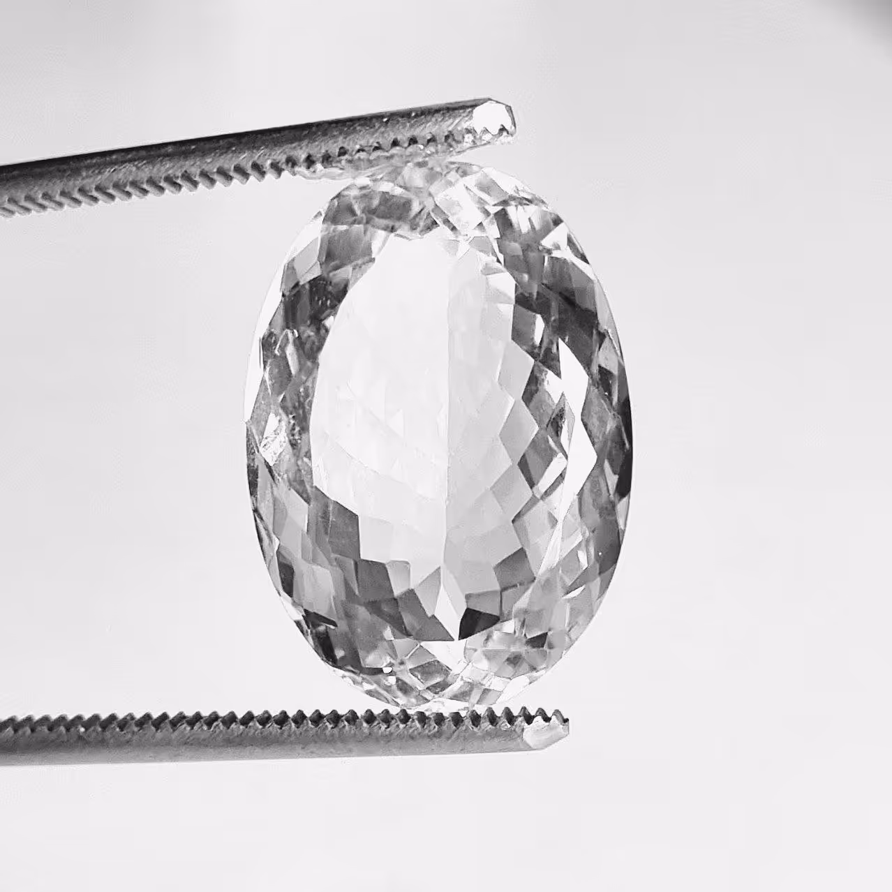 کریستال کوارتز طبیعی خیلی درشت بیضی 8674