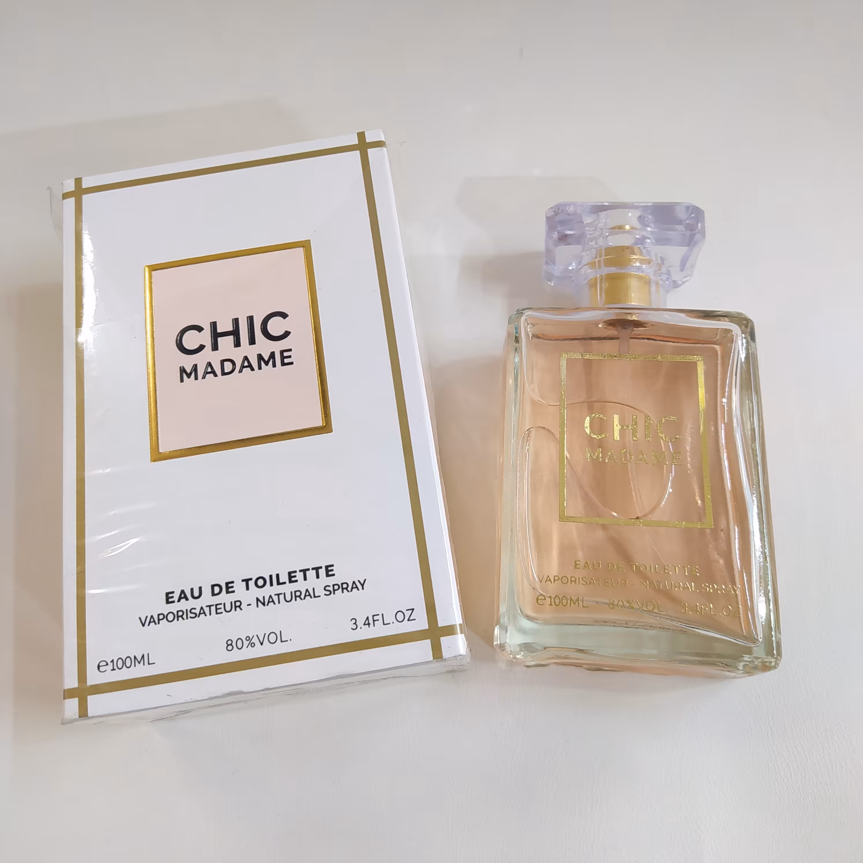 ادکلن زنانه ، مدل چیک مادام ، رایحه خنک ، حجم صد میل ، ماندگاری بالا ، پخش بو زیاد 