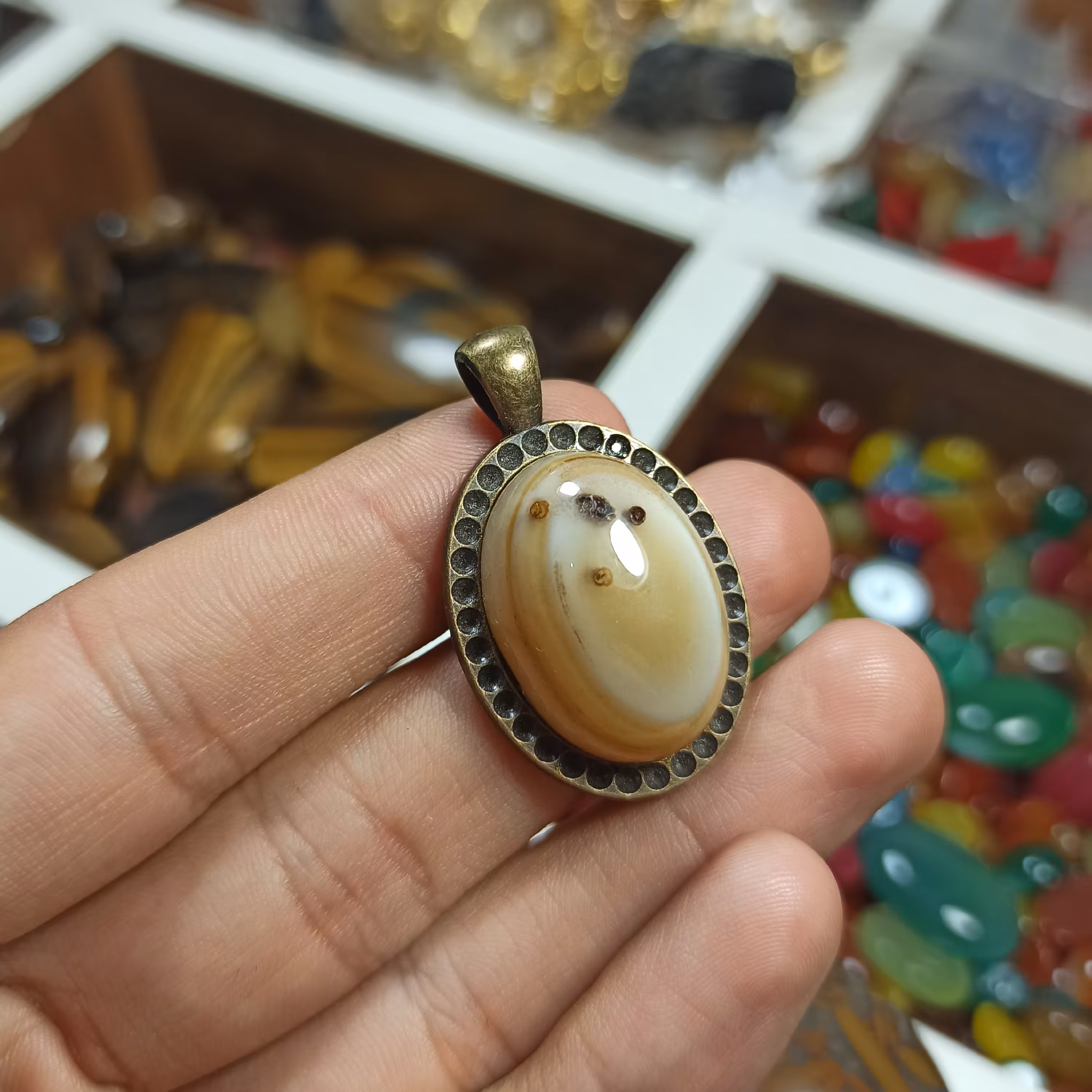 عقیق سپوست 1