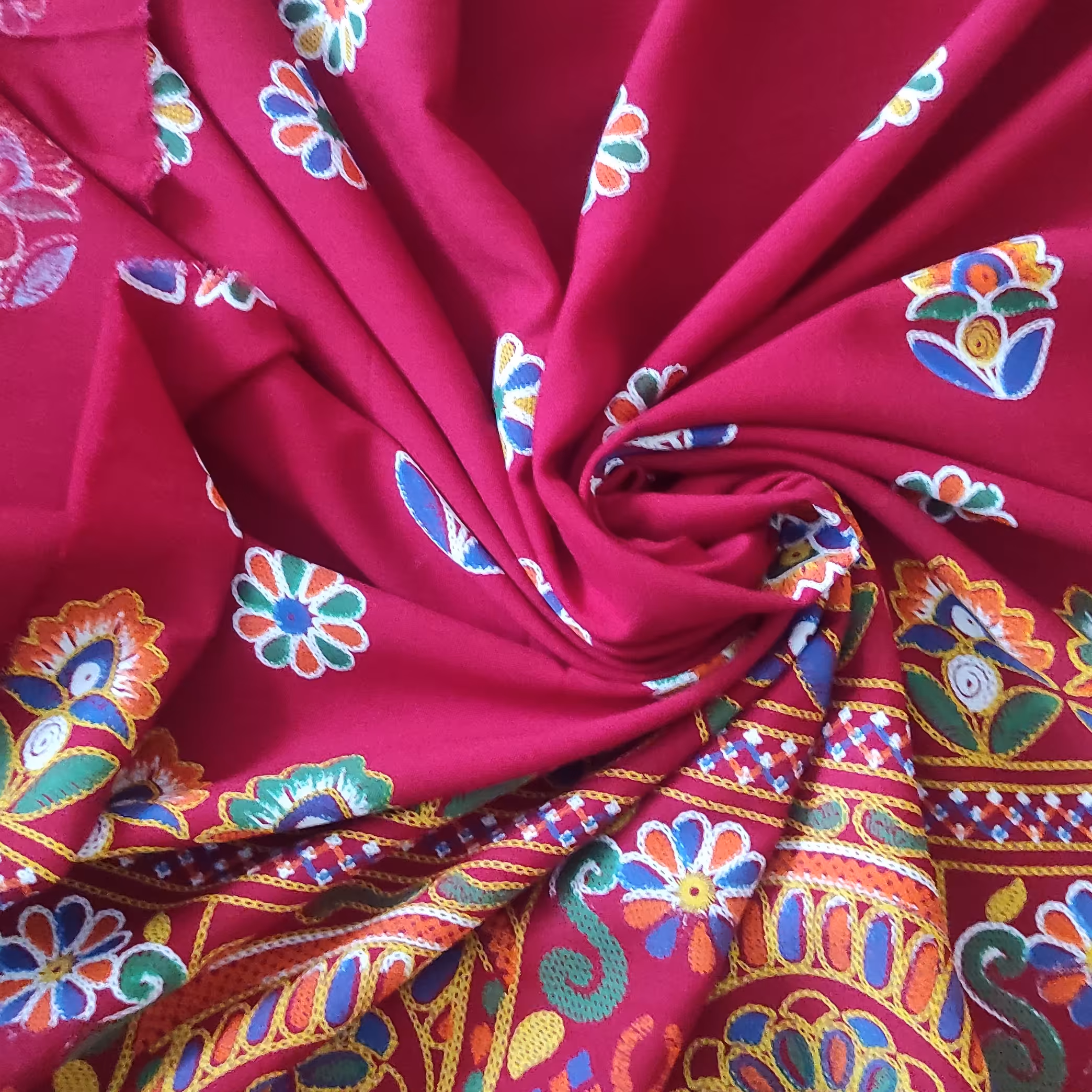 یکمتر و سی سانتیمتر پارچه نخی  یکطرف حاشیه دار زمینه دون اناری  عرض 110