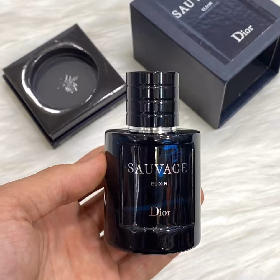 6طر ادکلن ساواچ  ساواژ دیور  گرمی 15000 تومن (لطفا قبل خرید توضیحات مطالعه شود)