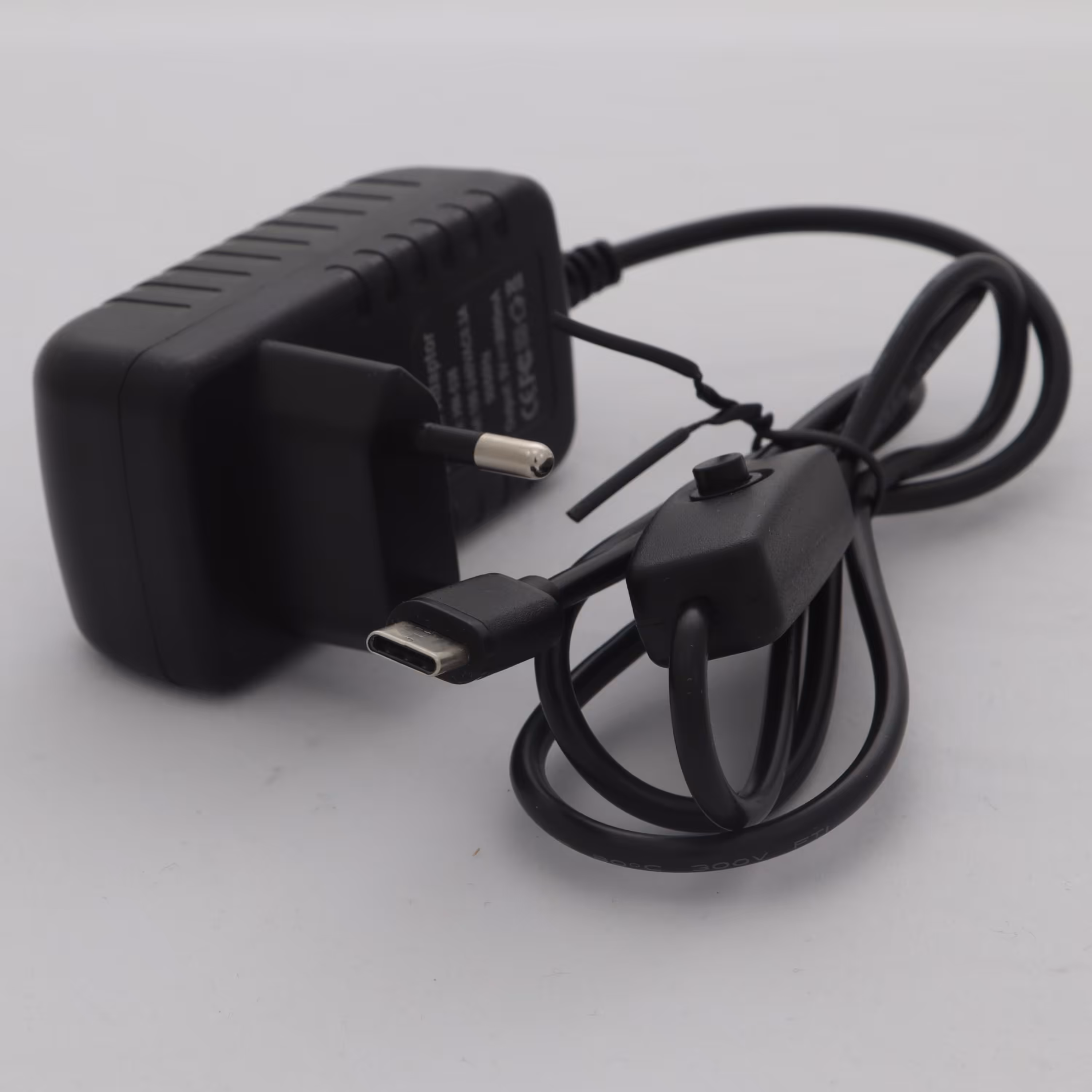 آداپتور 5 ولت 3 آمپر مناسب برای رزبری پای 4