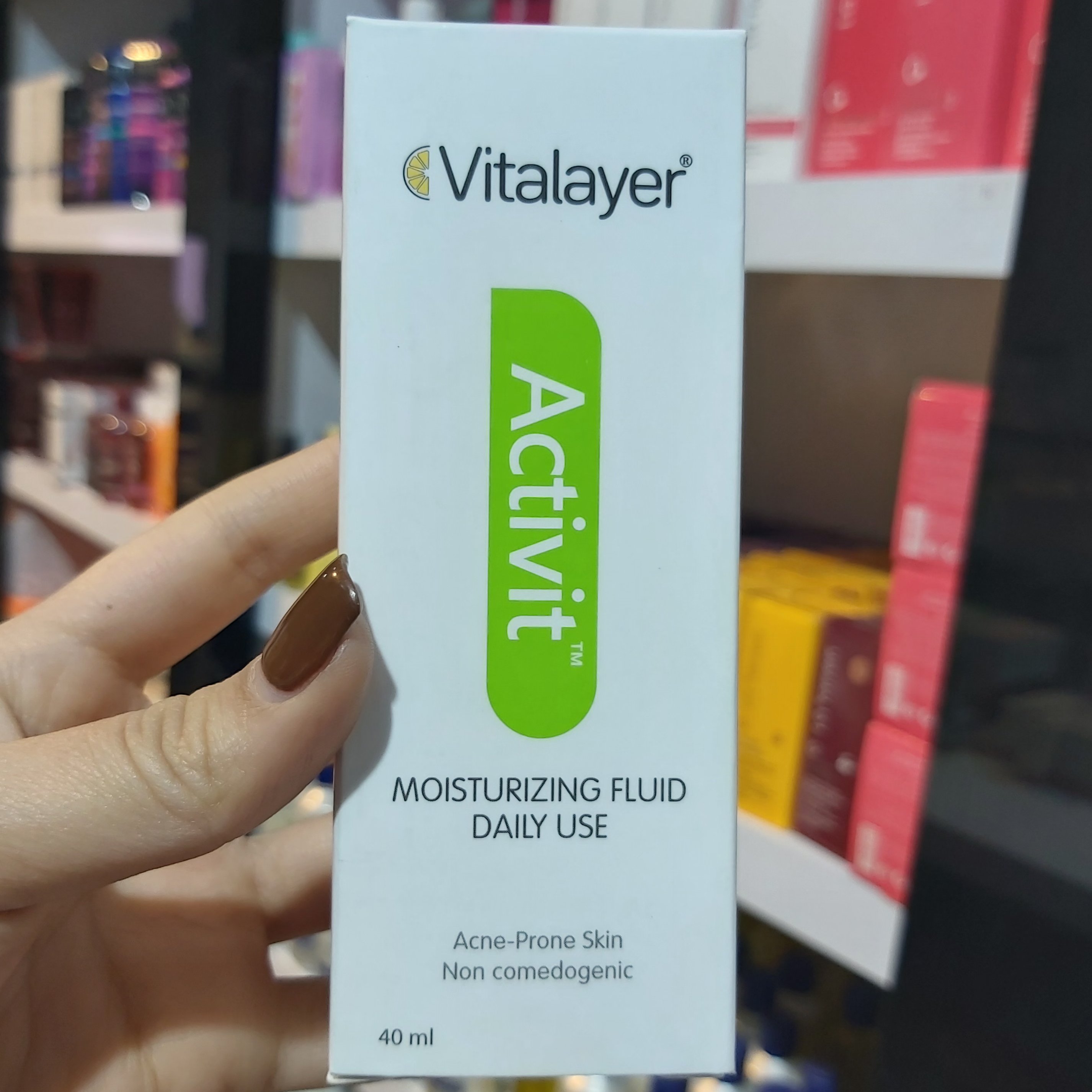 لوسیون فلوئید مرطوب کننده ویتالایر  مناسب پوست چرب  40 میل 