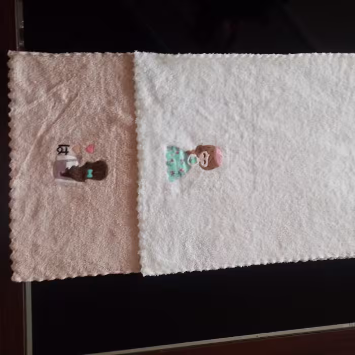 حوله دستی دخترانه فانتزی. 75 در 35