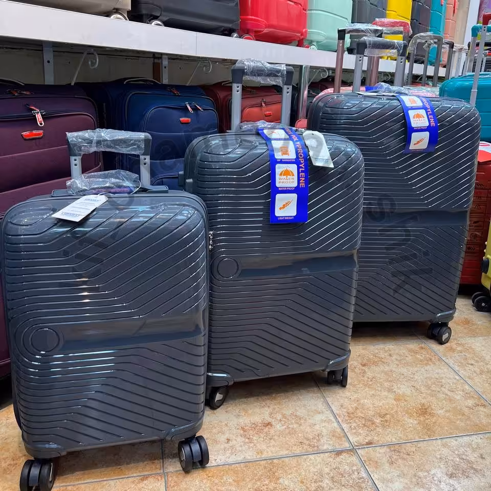 چمدان ضد خش و نشکن 