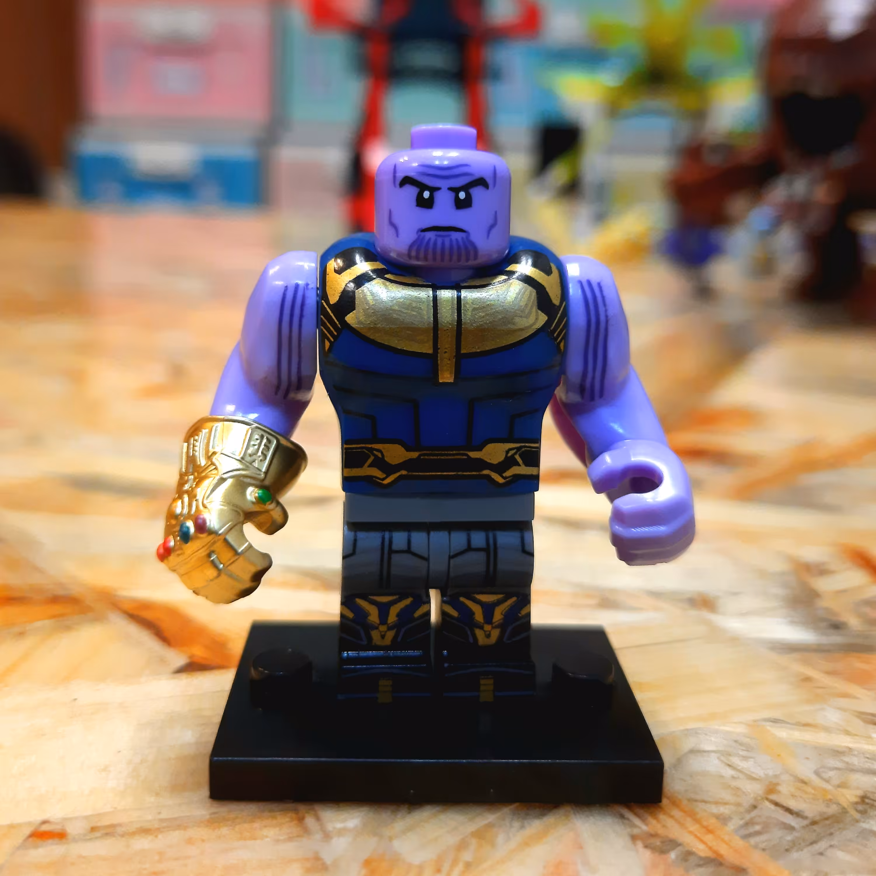 لگو تانوس بیگ فیگور متوسط با دستکش طلایی برای اولین بار در ایران