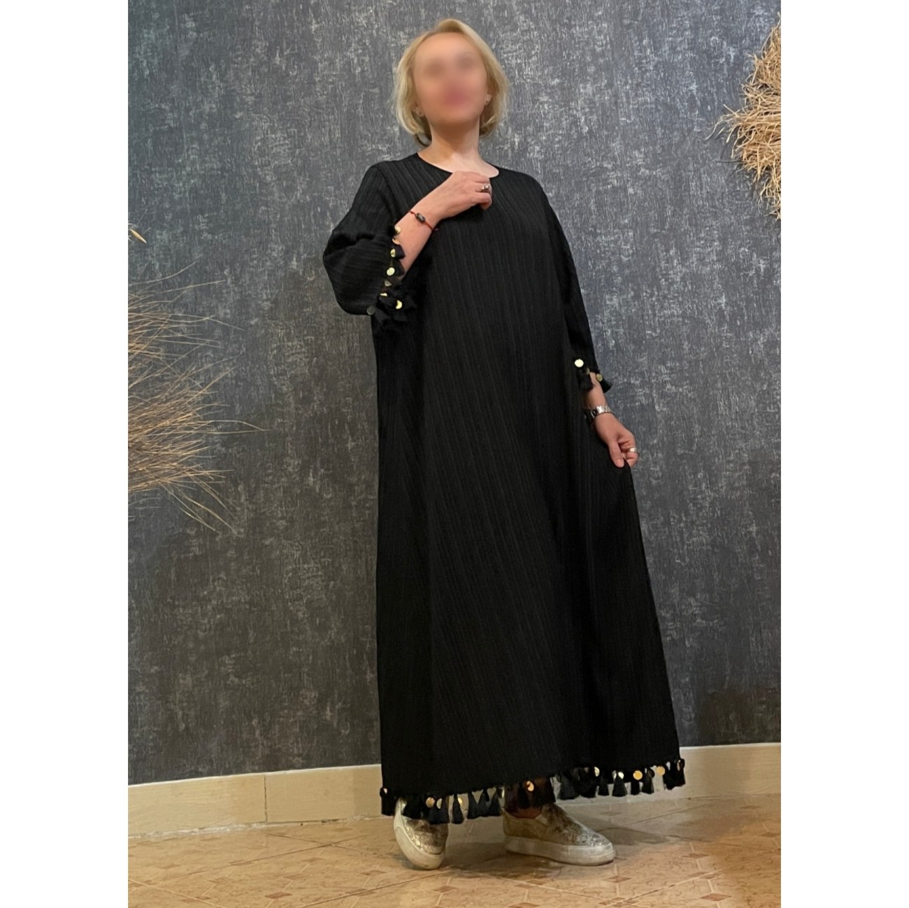 پیراهن مشکی جنس نخی پلیسه طرح دار با خرج کار ریشه ابریشمی