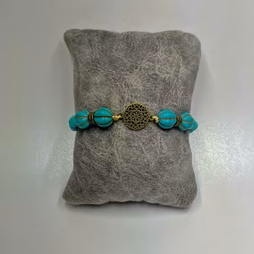 دستبند رنگ آبی فیروزه ایی وزن 8 گرم و اندازه 39 سانتیمتر