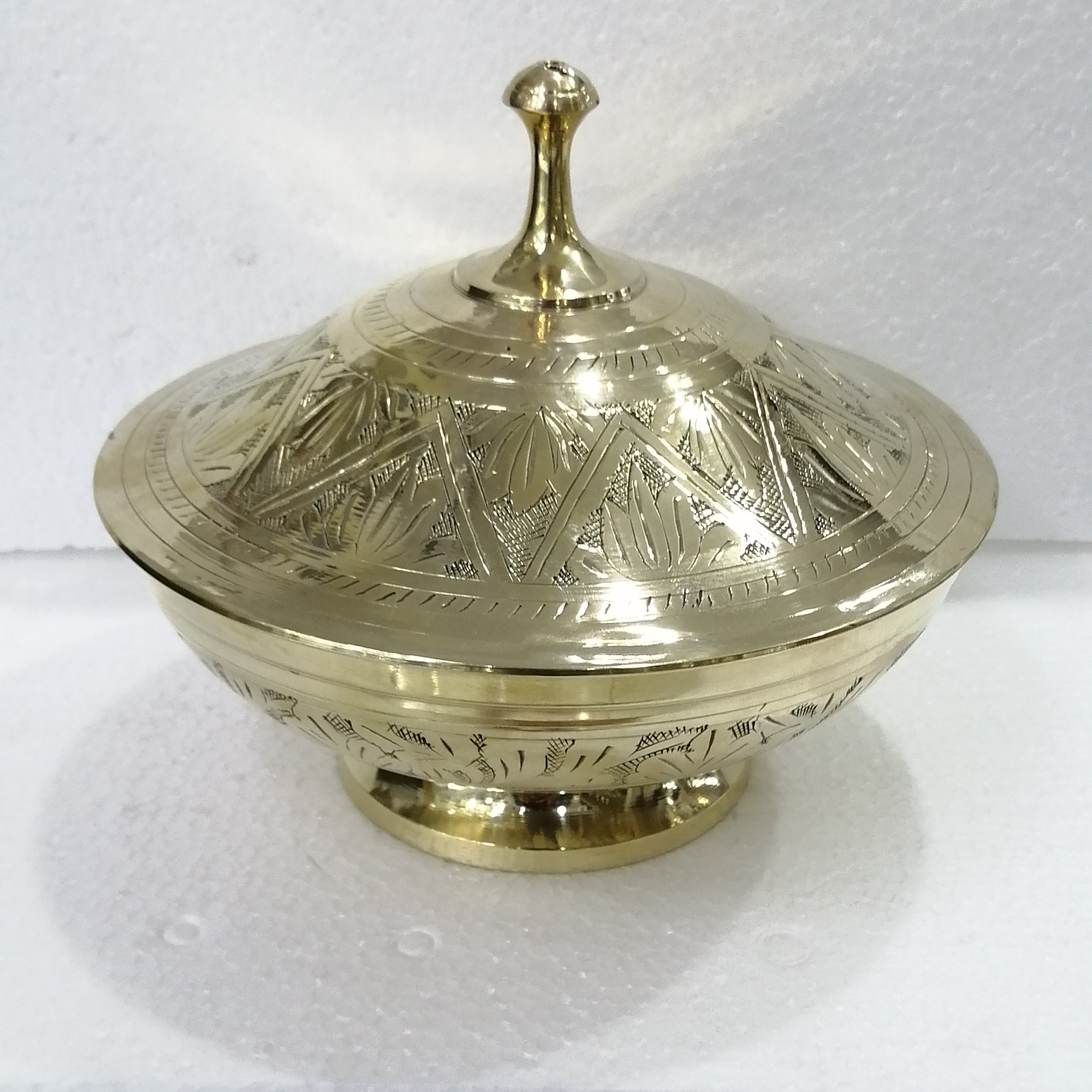 شکلات خوری برنجی هندی قلم کاری شده سایز بزرگ (قطر 19.5 سانت)