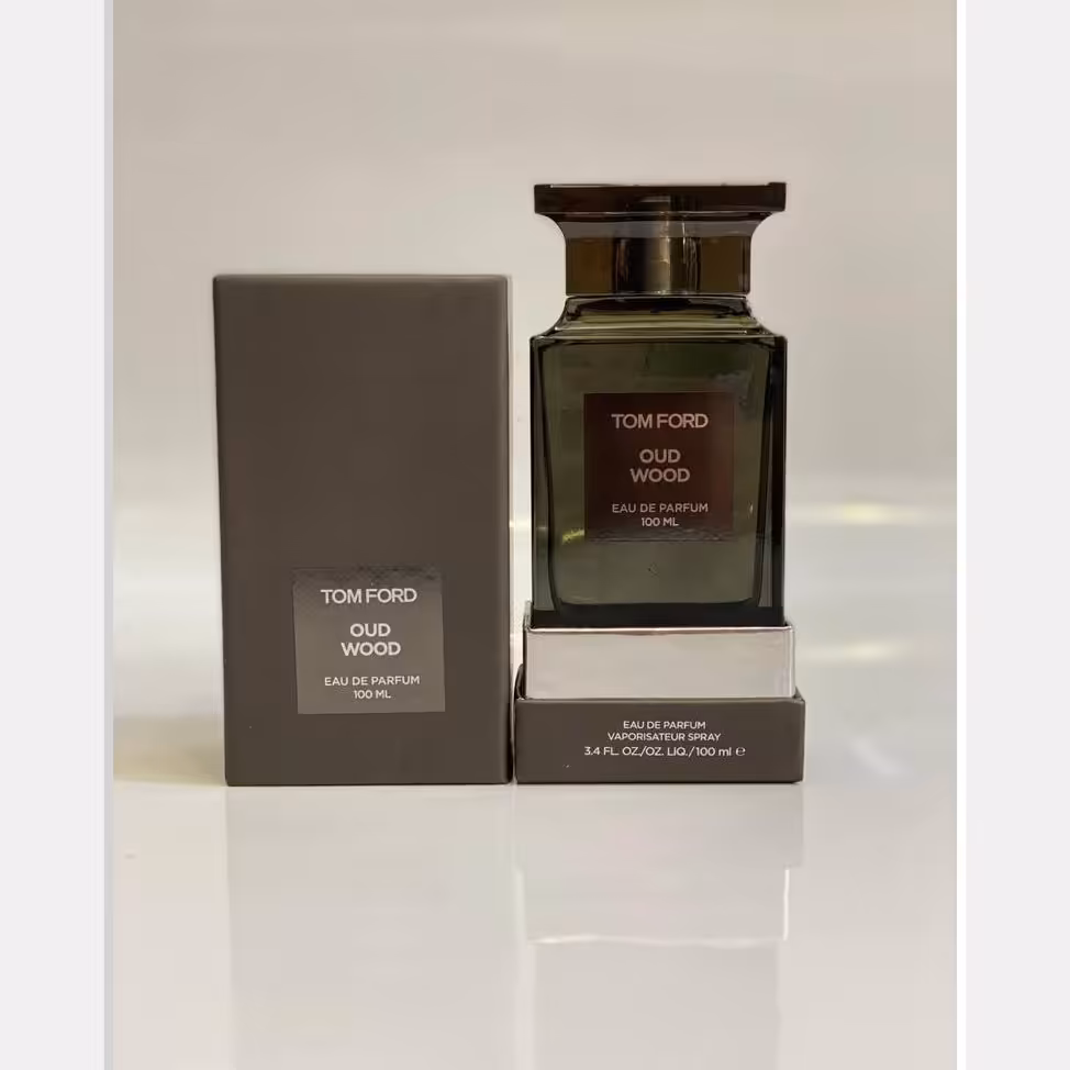 ادکلن هارد باکس تام فورد عود وود با حجم 100 میل و غلظت ادوپرفیوم ماندگاری تضمینی