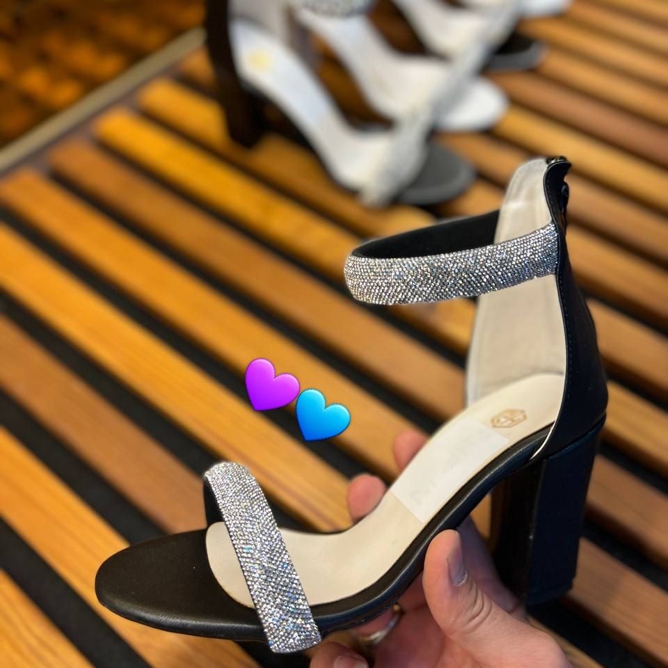 کفش مجلسی
کد 330
قالب استاندارد
مدل جدید
کیفیت عالی
پاشنه 9 سانت
Size 36 ta 40