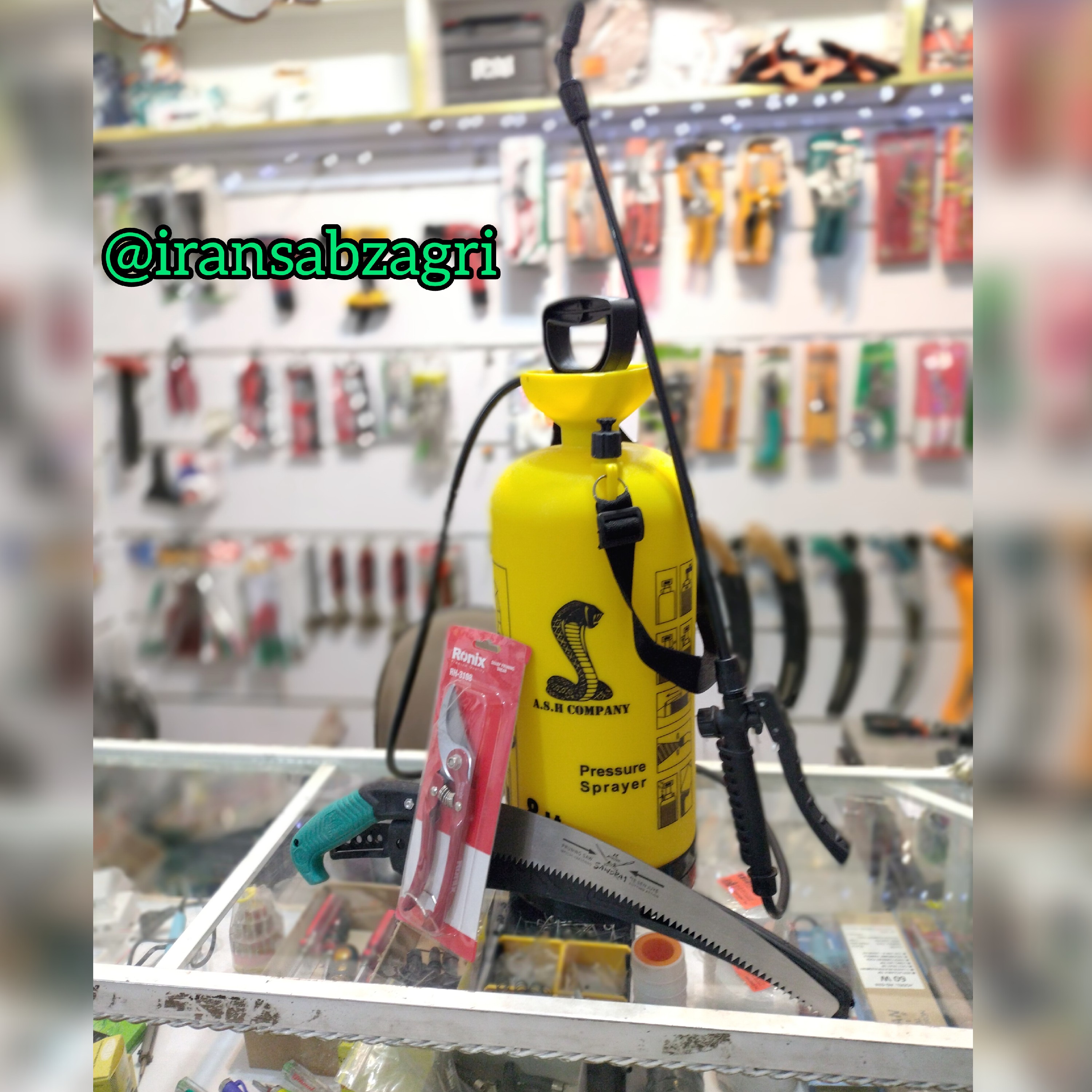 مجموعه ابزار باغبانی 3 عددی سمپاش قیچی و اره