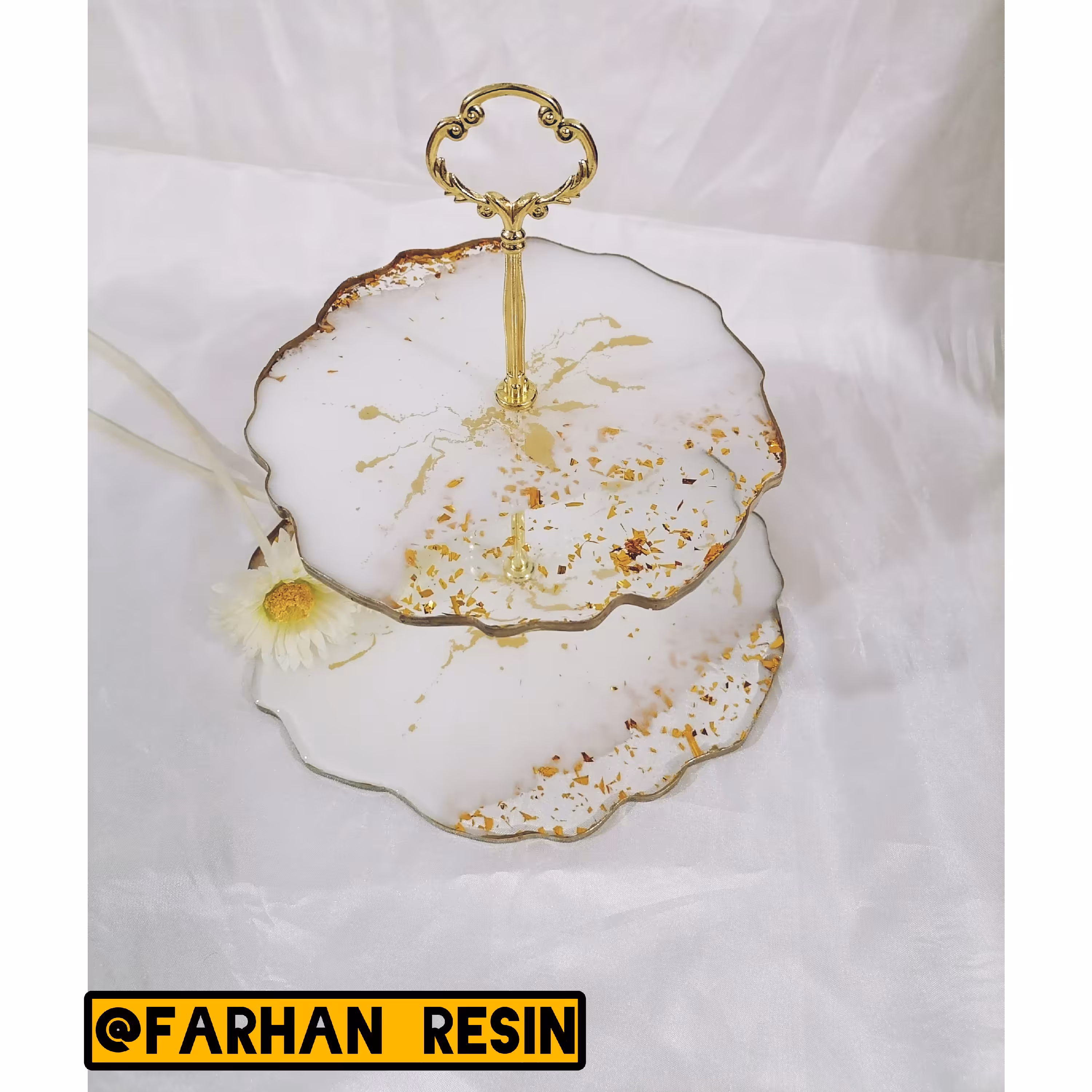 شیرینی خوری دو طبقه رزینی کار شده با رزین با کیفیت و ورق طلا بسیار شیک و بادوام آبگریز و نشکن 