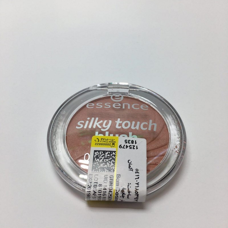 رژگونه سیلکی تاچ 100 اسنس - Essence