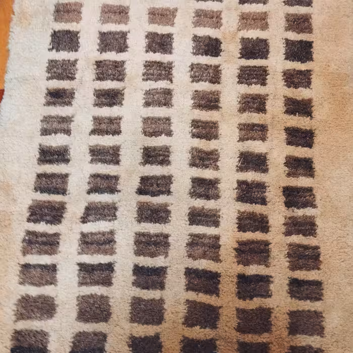 گبه خود رنگ طبیعی طرح  مدرن رنگ شیری قهوه ای کمرنگ ابعاد 120.2 برند نیل 