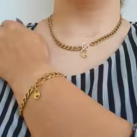 ست دستبند و گردنبند کارتیر  طلایی با پلاک قفل