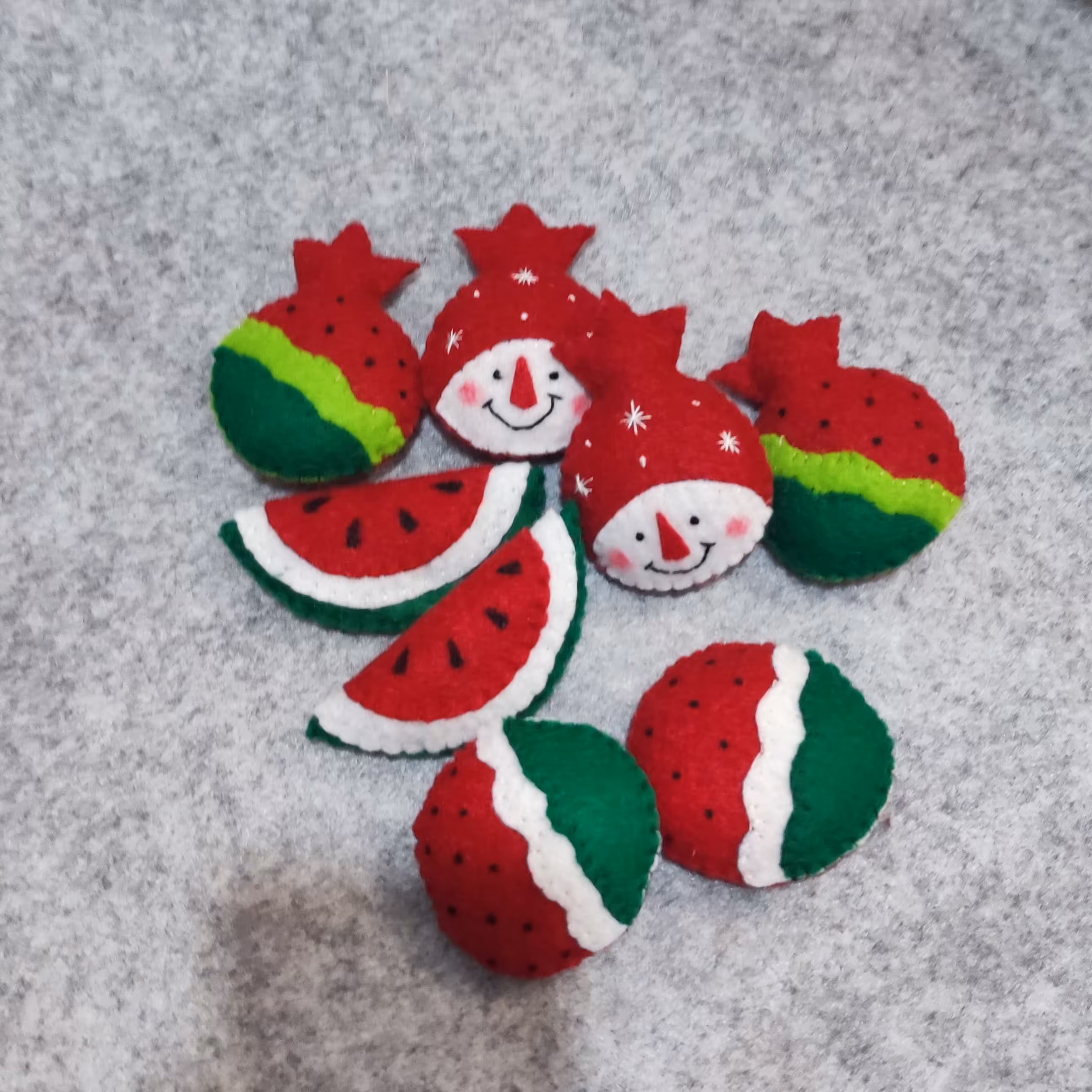 گیفت یلدا  انار و هندوانه شب یلدا نمدی ( پک 4 عددی)