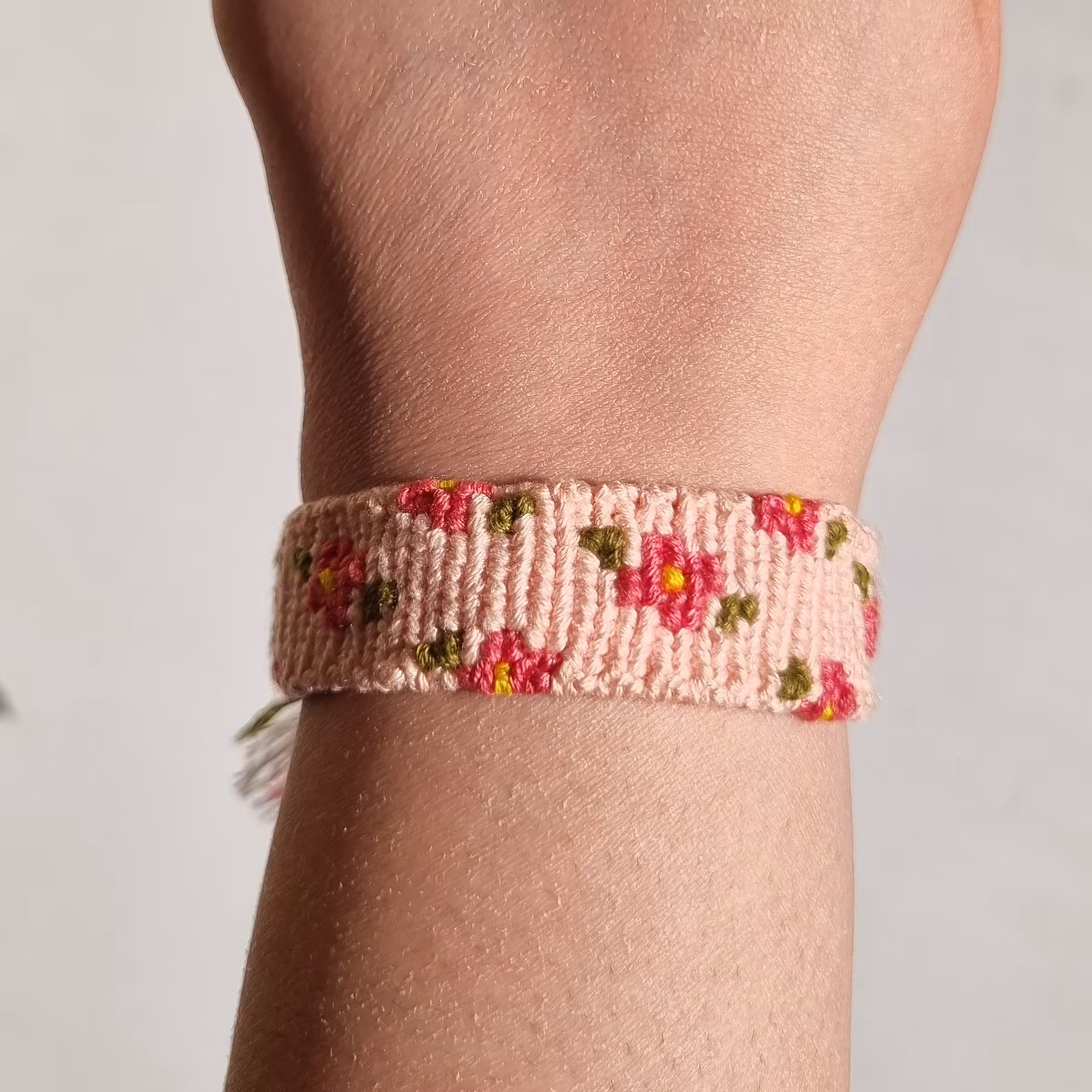 دستبند دوستی گلدار