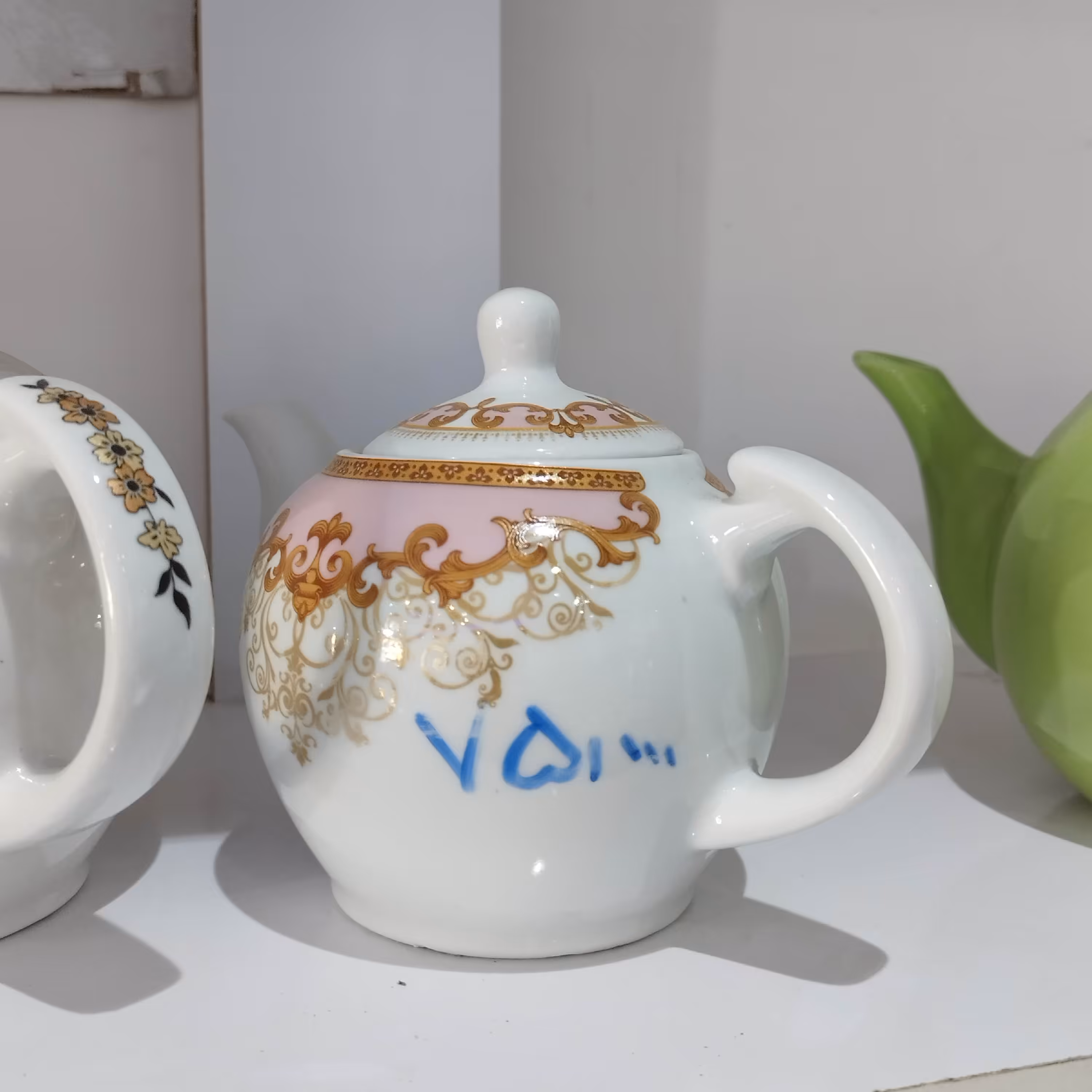 قوری چینی درجه یک ،تک رنگ و جذاب ،مناسب دو نفر