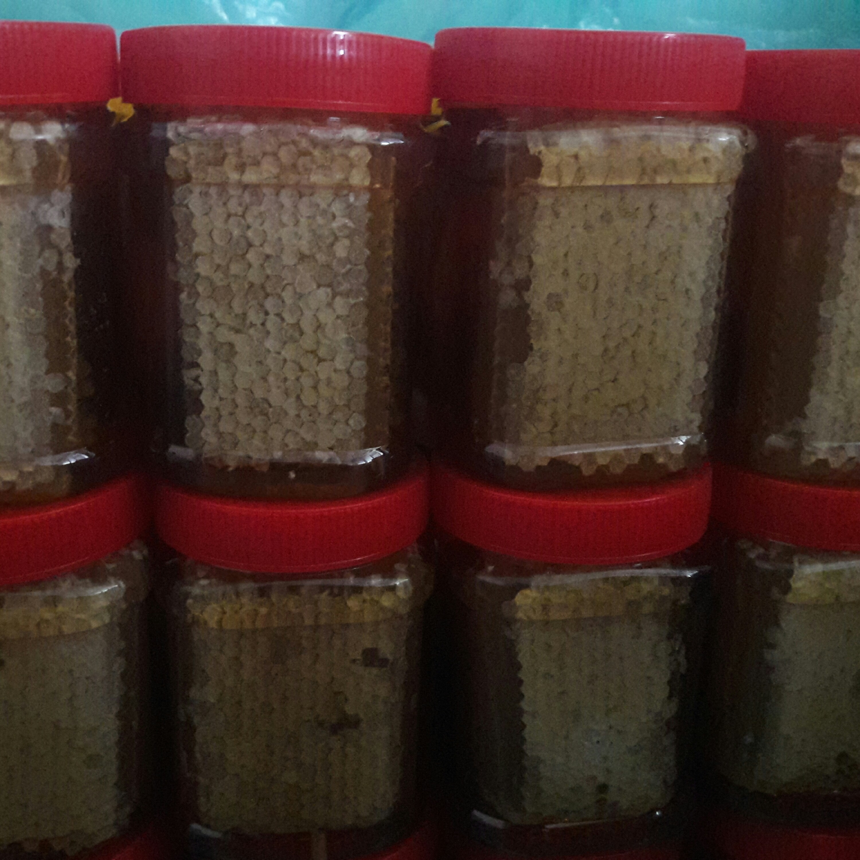 عسل با موم خوشمزه و برداشت امسال زنبور (یک کیلویی)