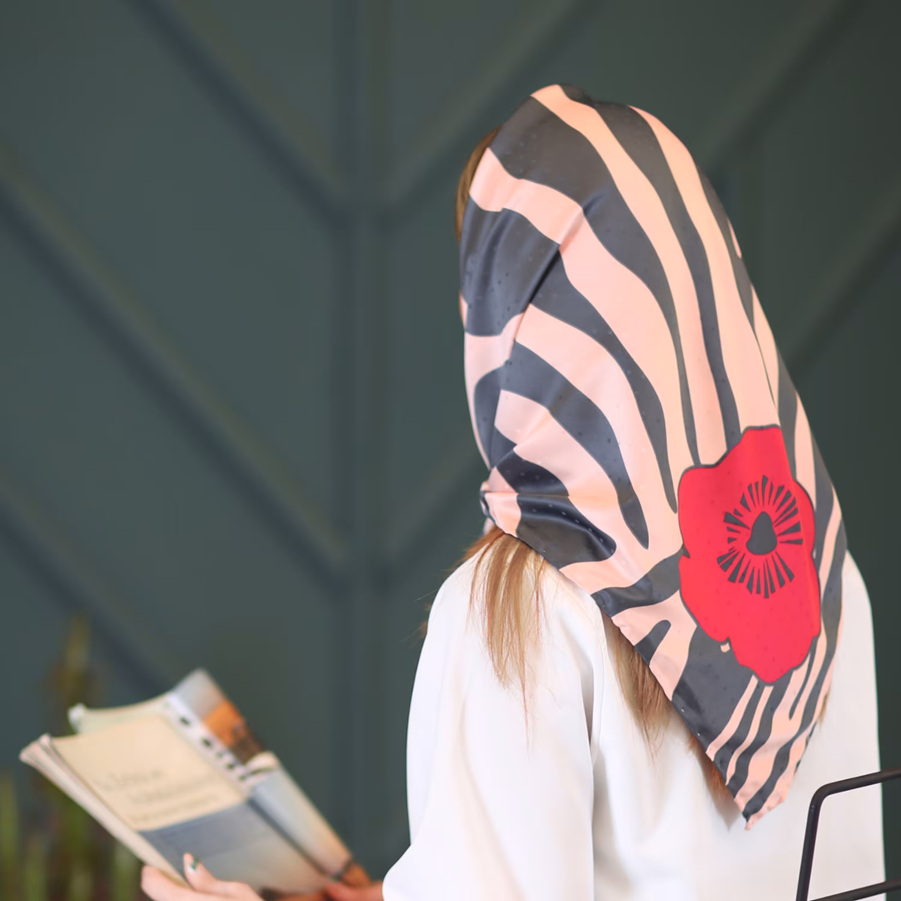 روسری زنانه رایون سوزنی گلدار کد 343