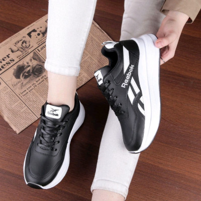 کتانی طبی زنانه Reebok