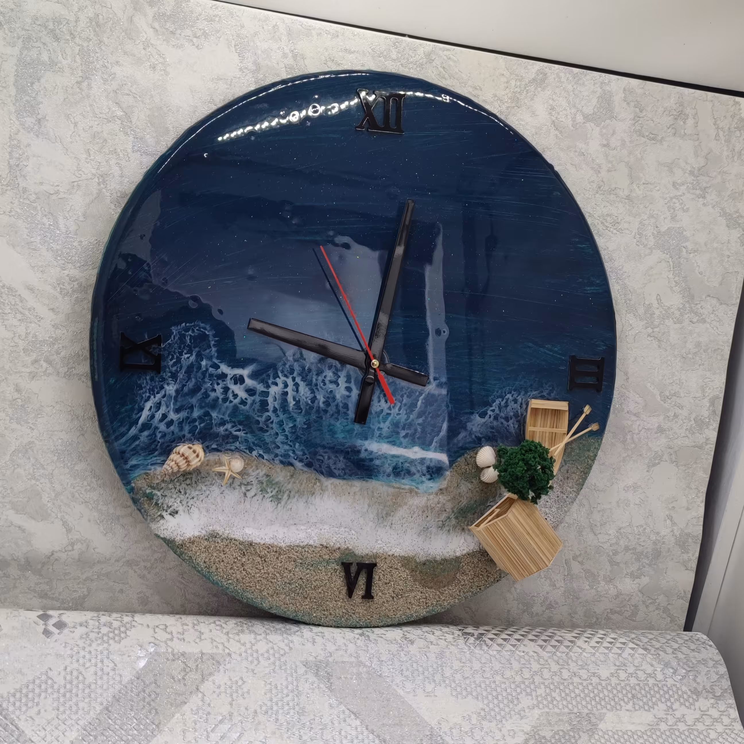 ساعت رزینی کلبه و دریا