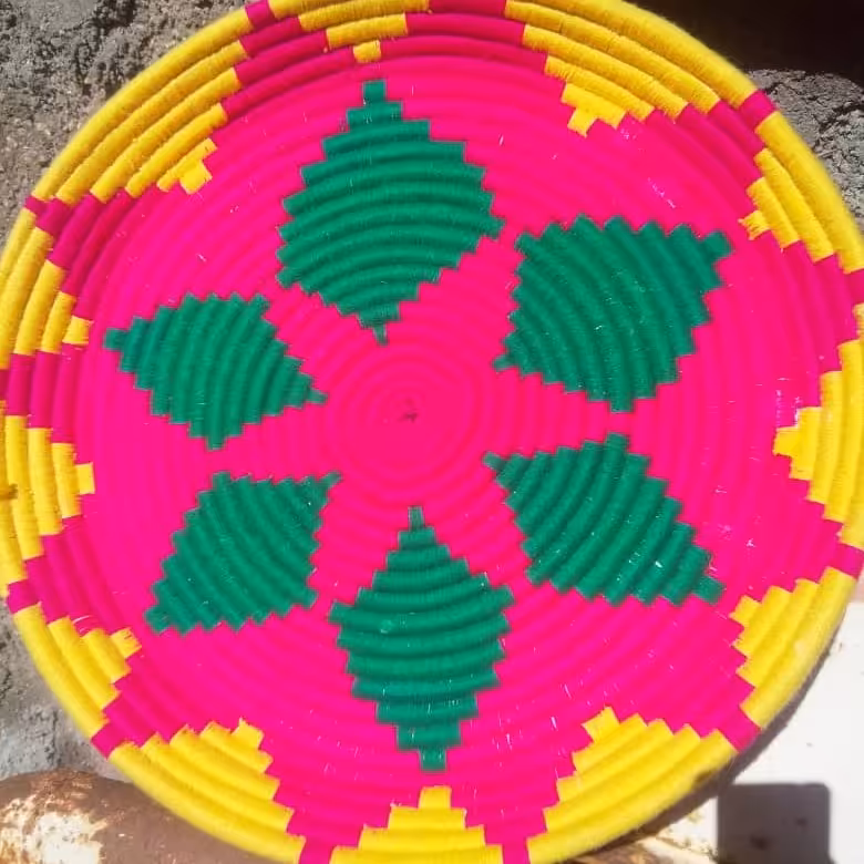 طبق سنتی دستبافت