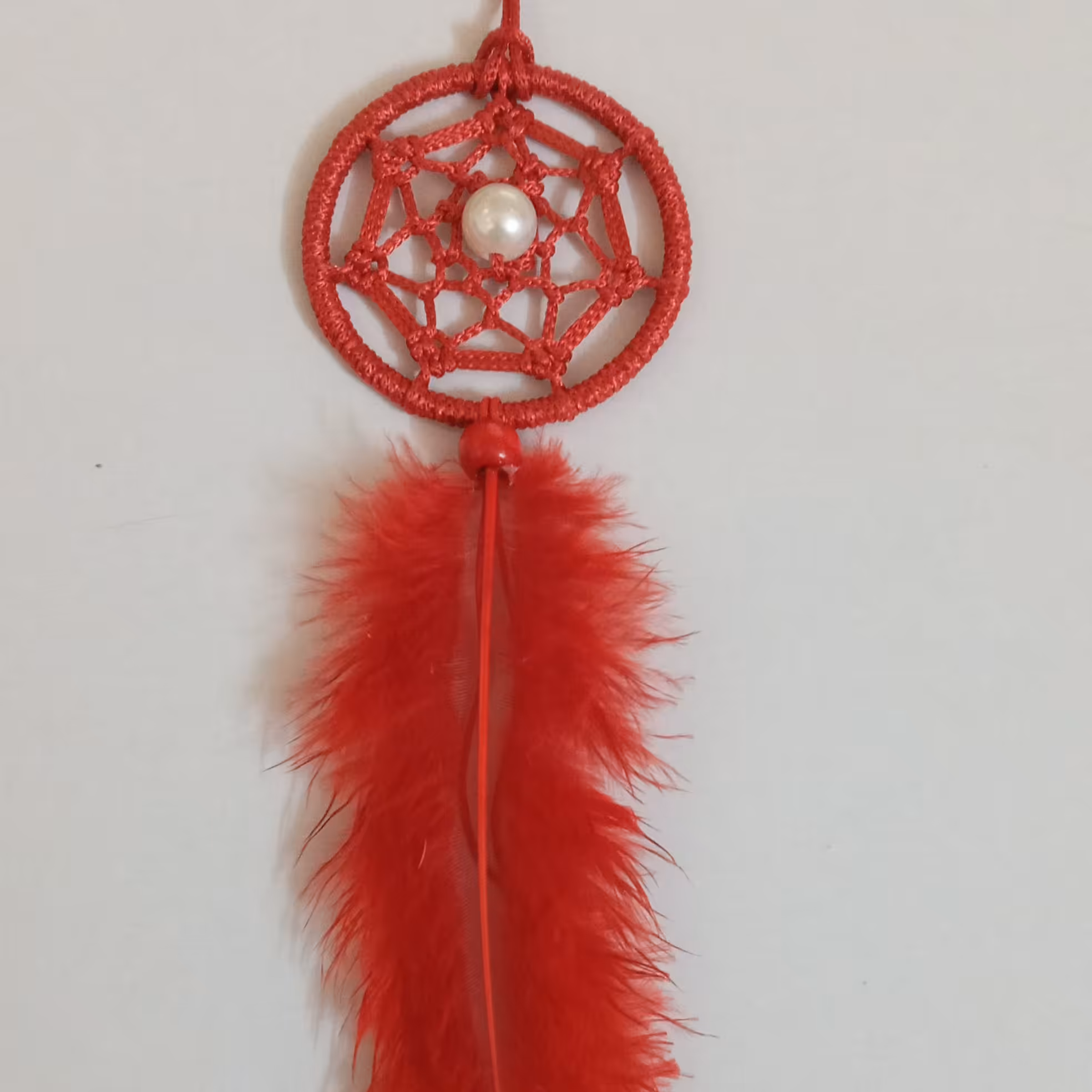 دریمکچر گردنبند یا آویز  ماشین  قرمز  با مروارید سفید قطر حلقه 5 سانت 