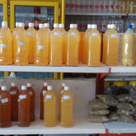 سرکه سیب اعلا.تهیه شده ازسیب های زرد لبنانی.وسیب سرخ عباسی