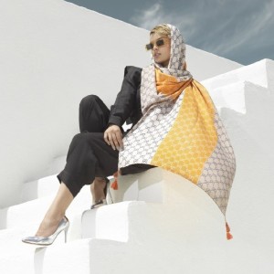 شال منگوله دار