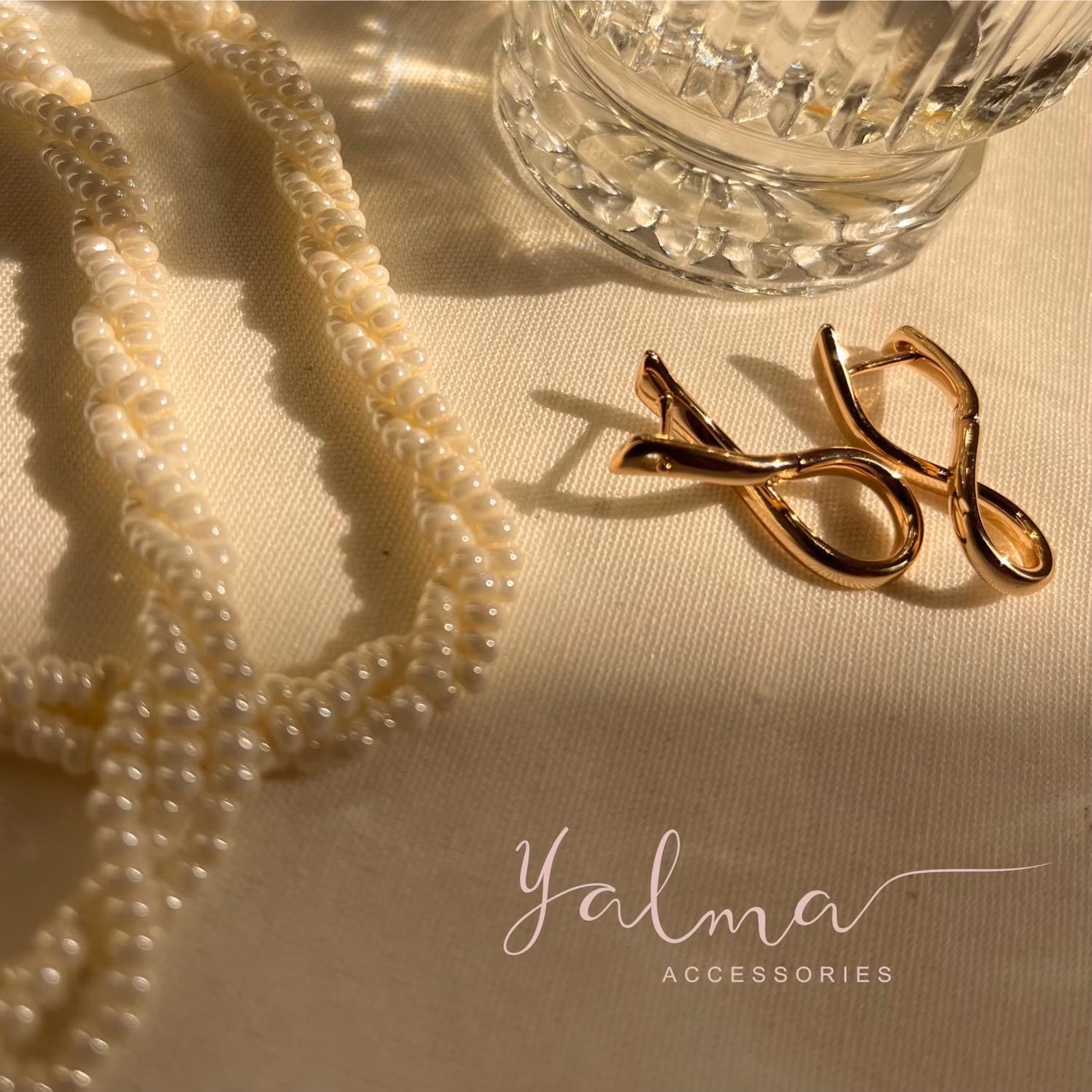 گوشواره ژوپینگ رنگ ثابت و ضد حساسیت فرم بسیار  زیبا و منحصربفرد