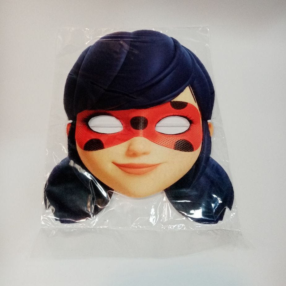 ماسک دختر کفشدوزکی و سگهای نگهبان