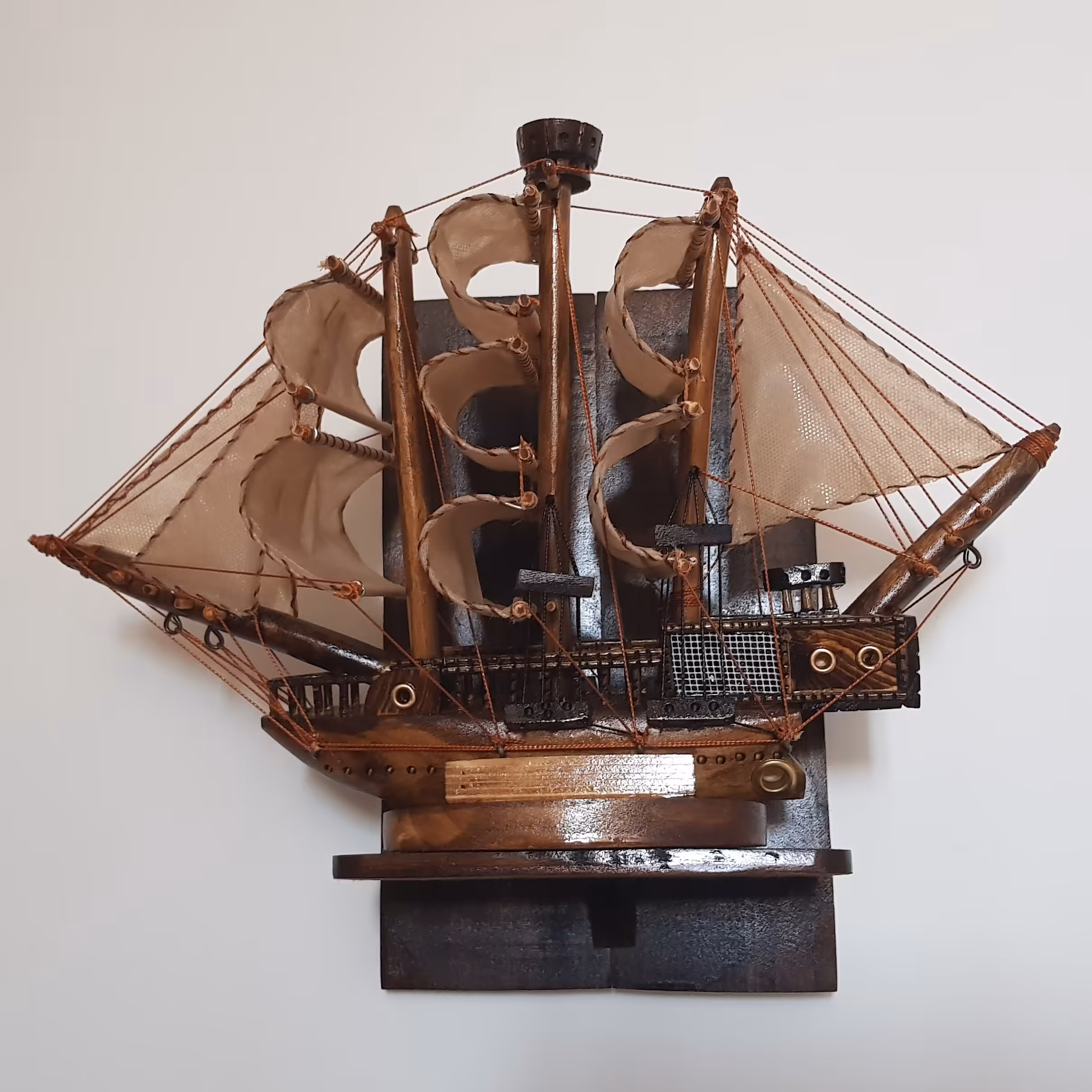 ماکت کشتی چوبی بادبانی کلکسیونی دیواری (پس کرایه)