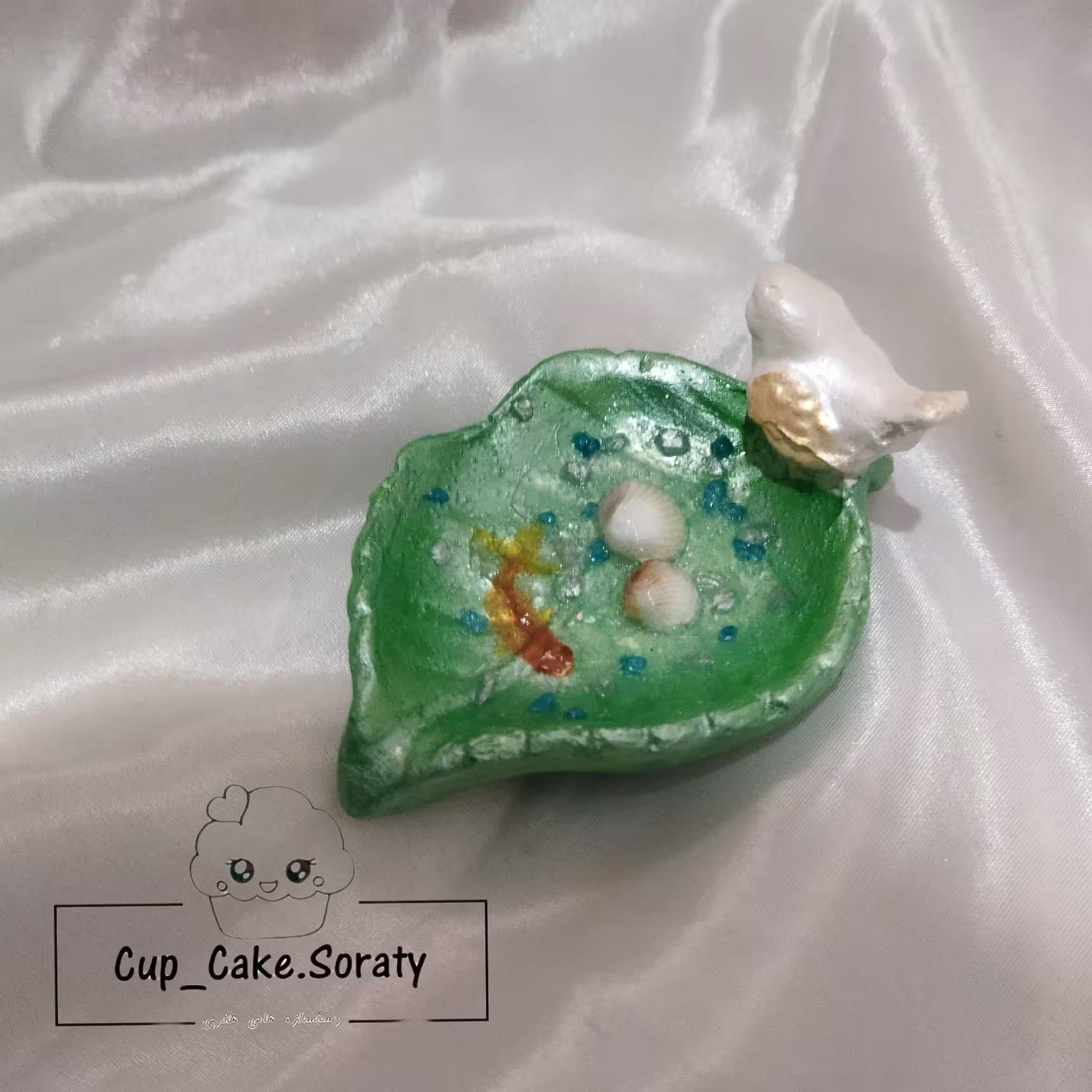 حوض ماهی  طرح برگ و پرنده کوچک