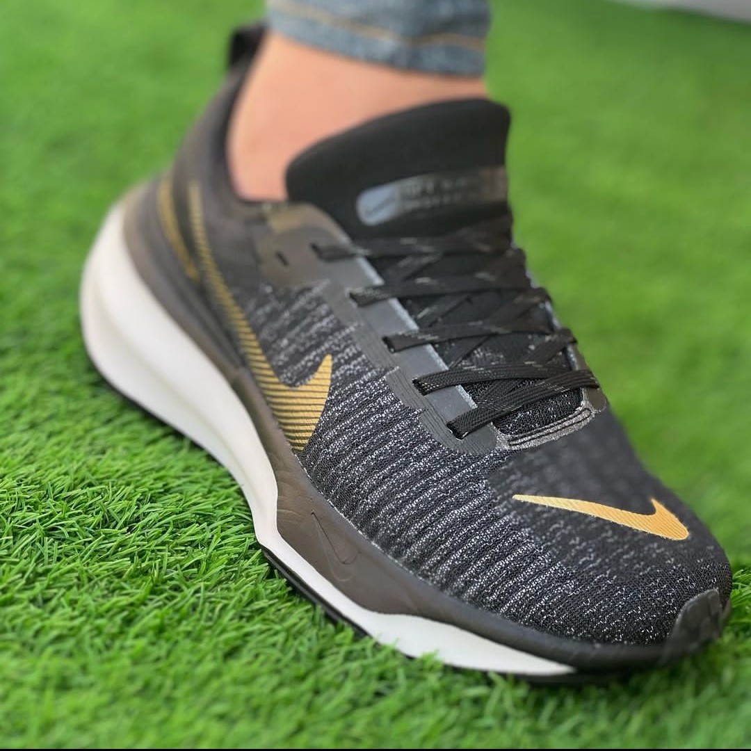 552 Nike men کتانی نایک مردانه رنگ مشکی طلایی مناسب ورزش و پیاده روی 