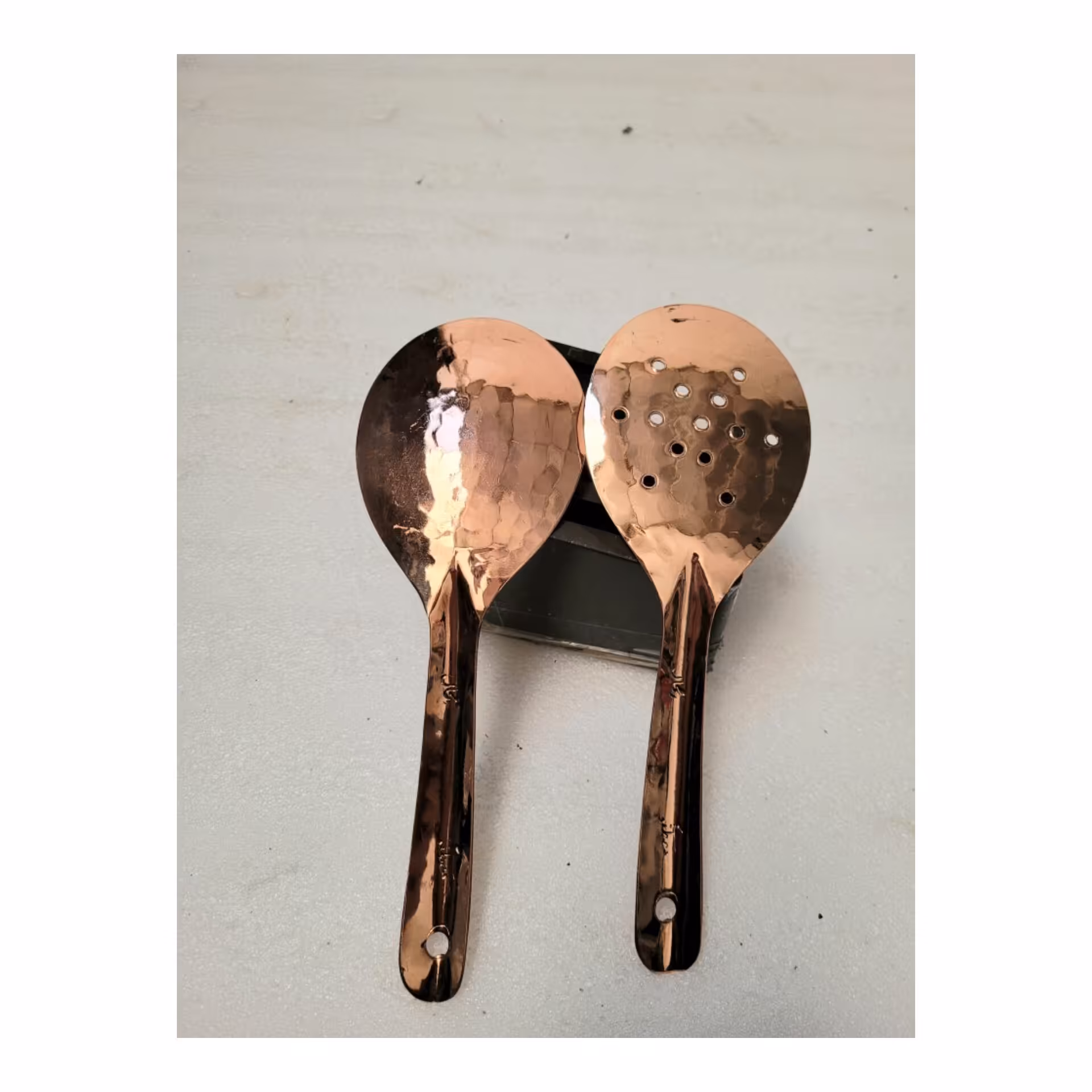 کفگیر ماهی مسی مدل ساده و مشبک