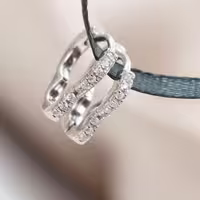 گوشواره حلقه ای نقره اصل عیار925 آبکاری طلا درجه یک برند معتبرGTA و ضد ریزش نگین