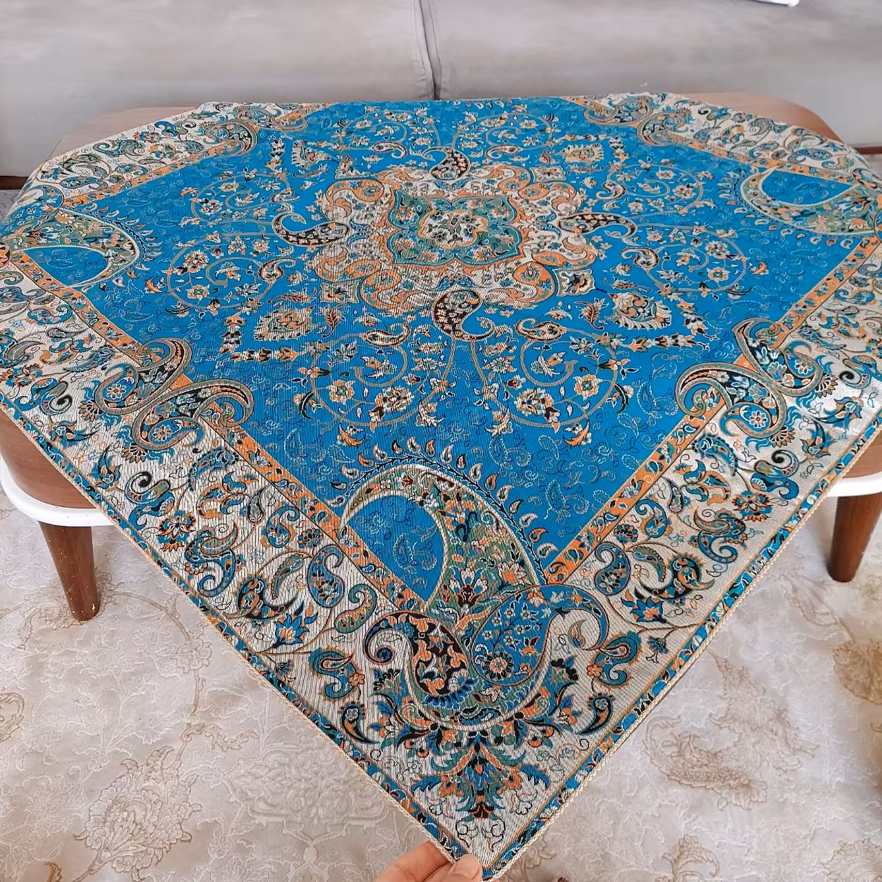 رومیزی ترمه یزد طرح ابریشم سایز 1 در 1  قیمت و کیفیت عالی 