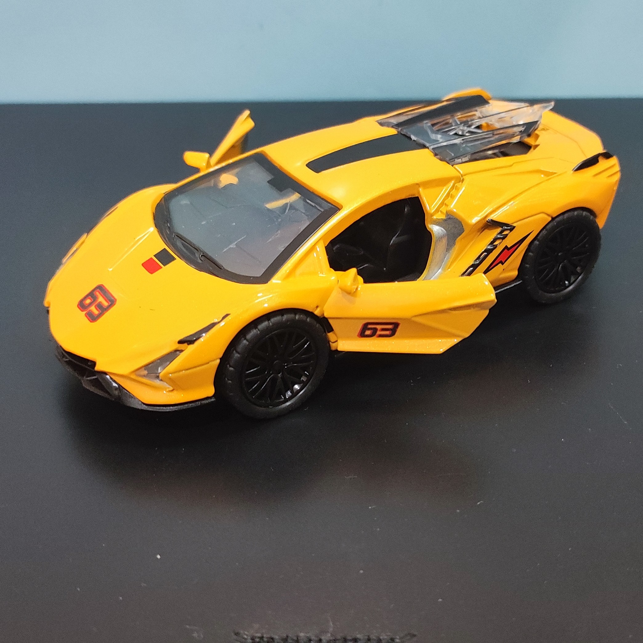 ماشین فلزی لامبورگینی سیان سه درب بازشو چراغدار صدا دار