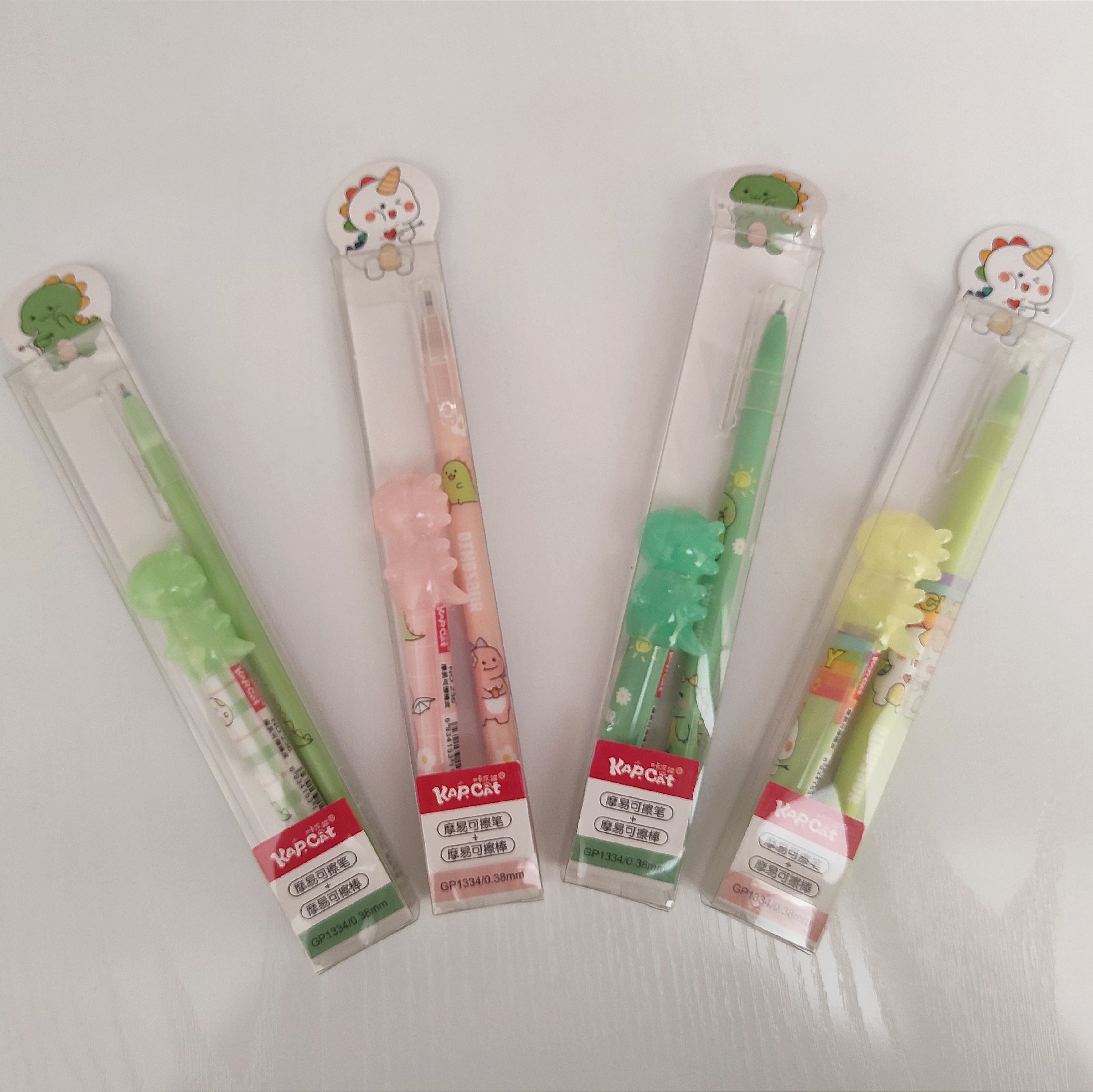 خودکار پاک کن دار طرح دایناسور
دارای پاک کن جداگانه با سری دایناسور و جعبه طلقی
با کیفیت و روان
رنگ جوهر آبی