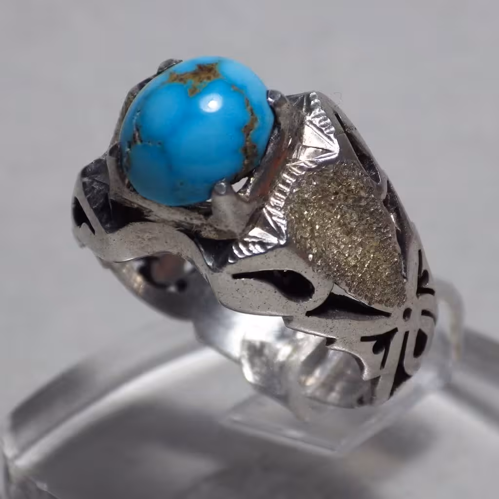 انگشتر فیروزه نیشابور آبی آسمانی شجر رگه طلایی با طبع زنده و شاد و رکاب دستساز با طرح خاص و تک و عیار بالا و استاندارد 