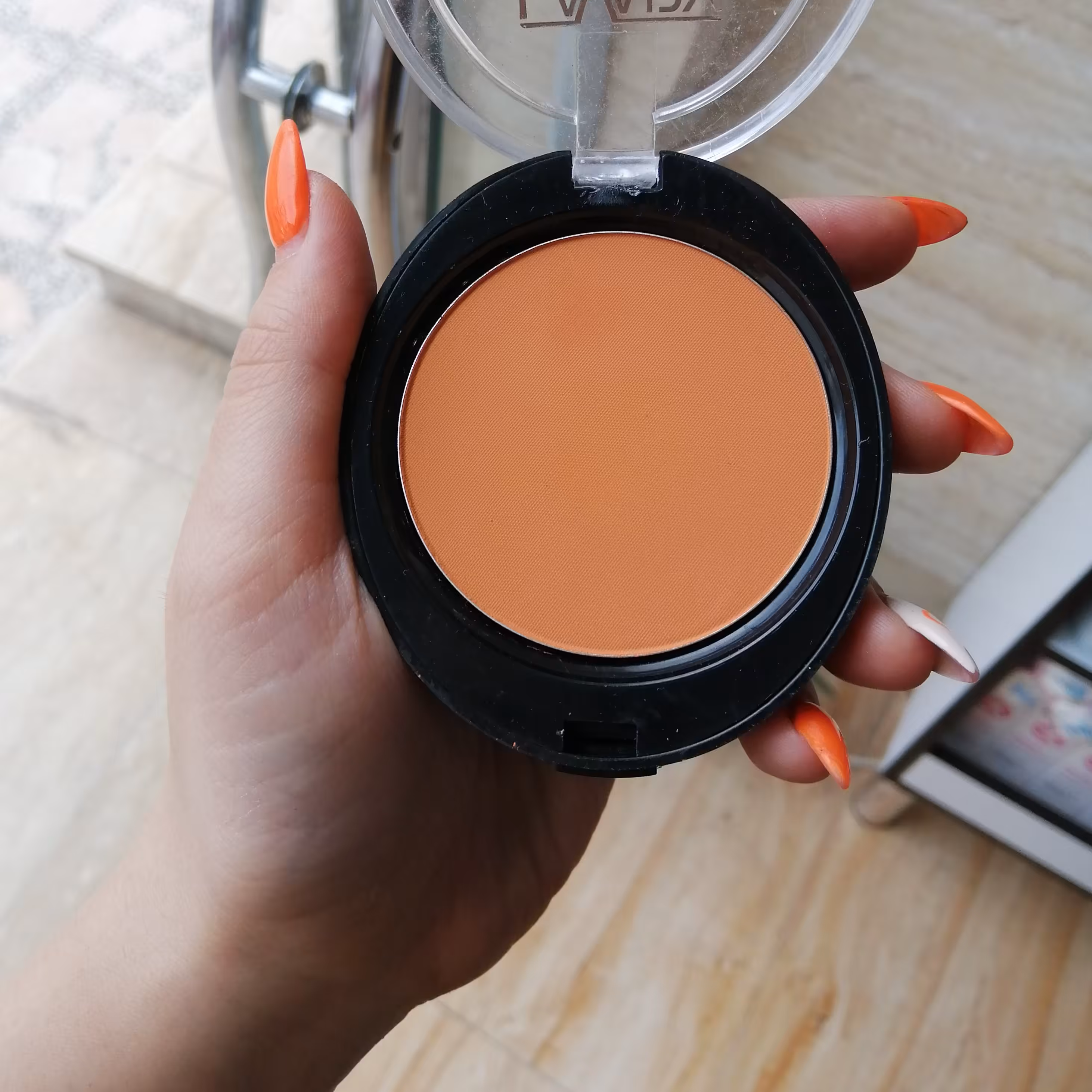 رژگونه آجری لاواری حراج ویژه