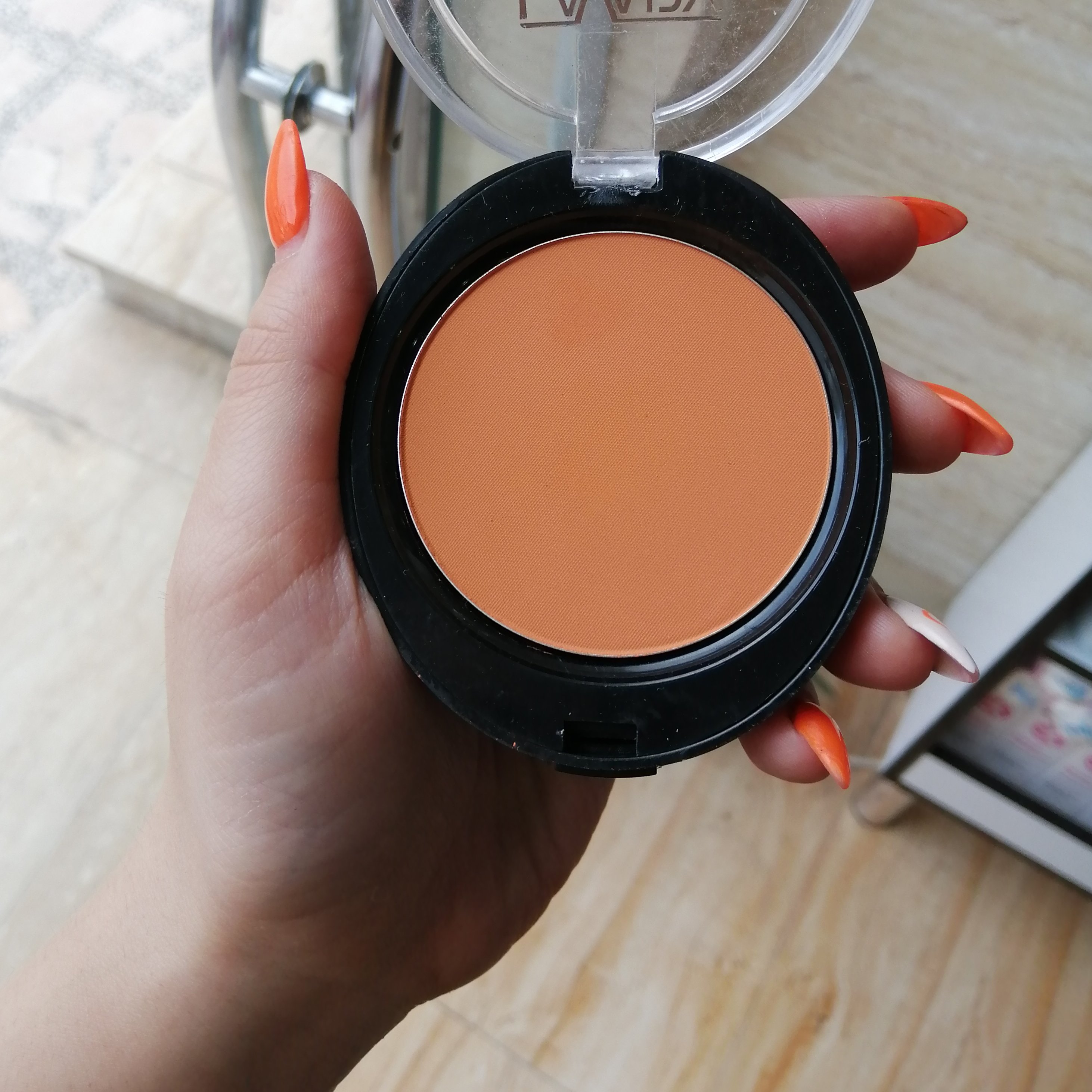 رژگونه آجری لاواری حراج ویژه