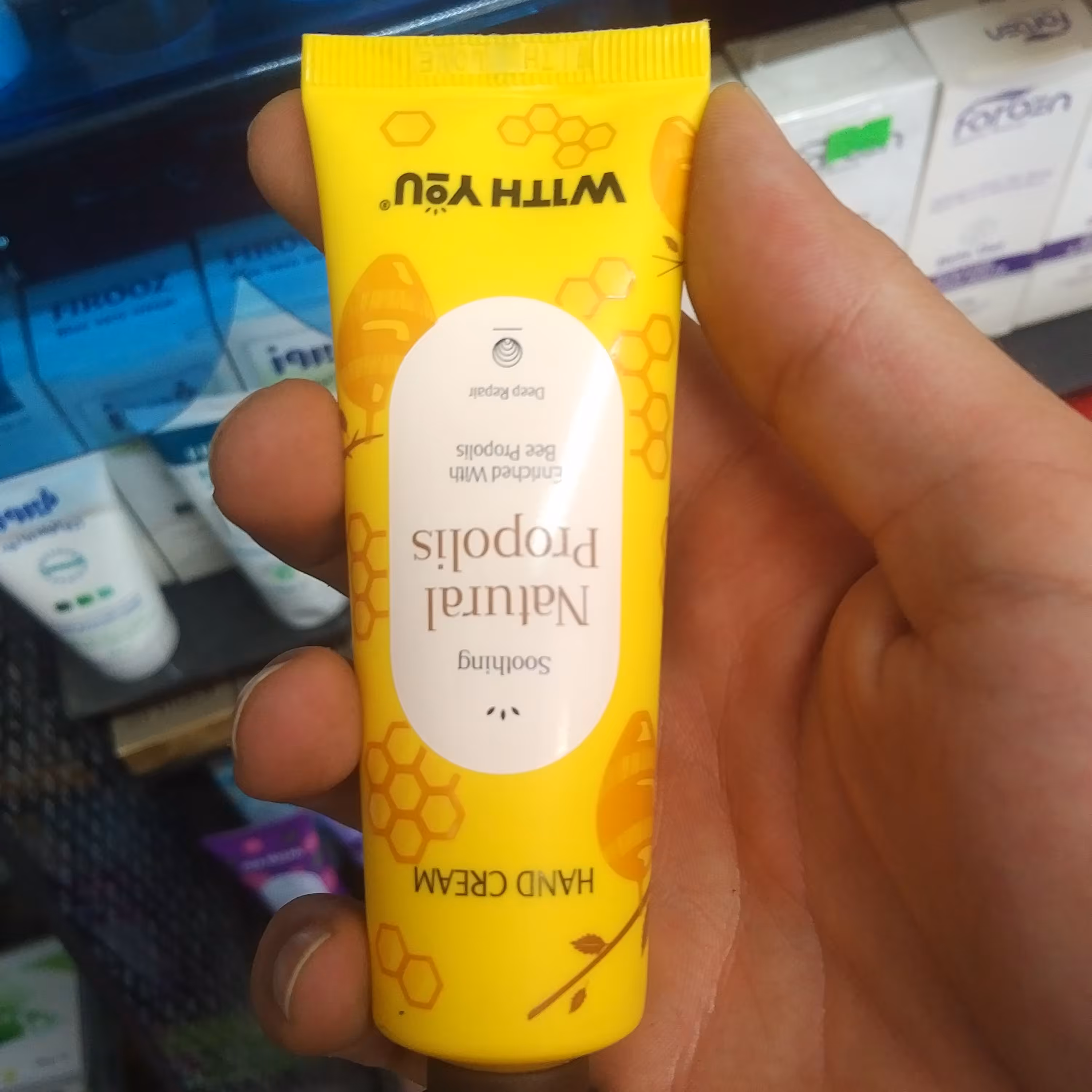 کرم مرطوب کننده ویت یو حاوی موم زنبور عسل