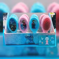 برس عروسکی با طرح های کارتونی در سایز بزرگ محصول شکوفا منش 