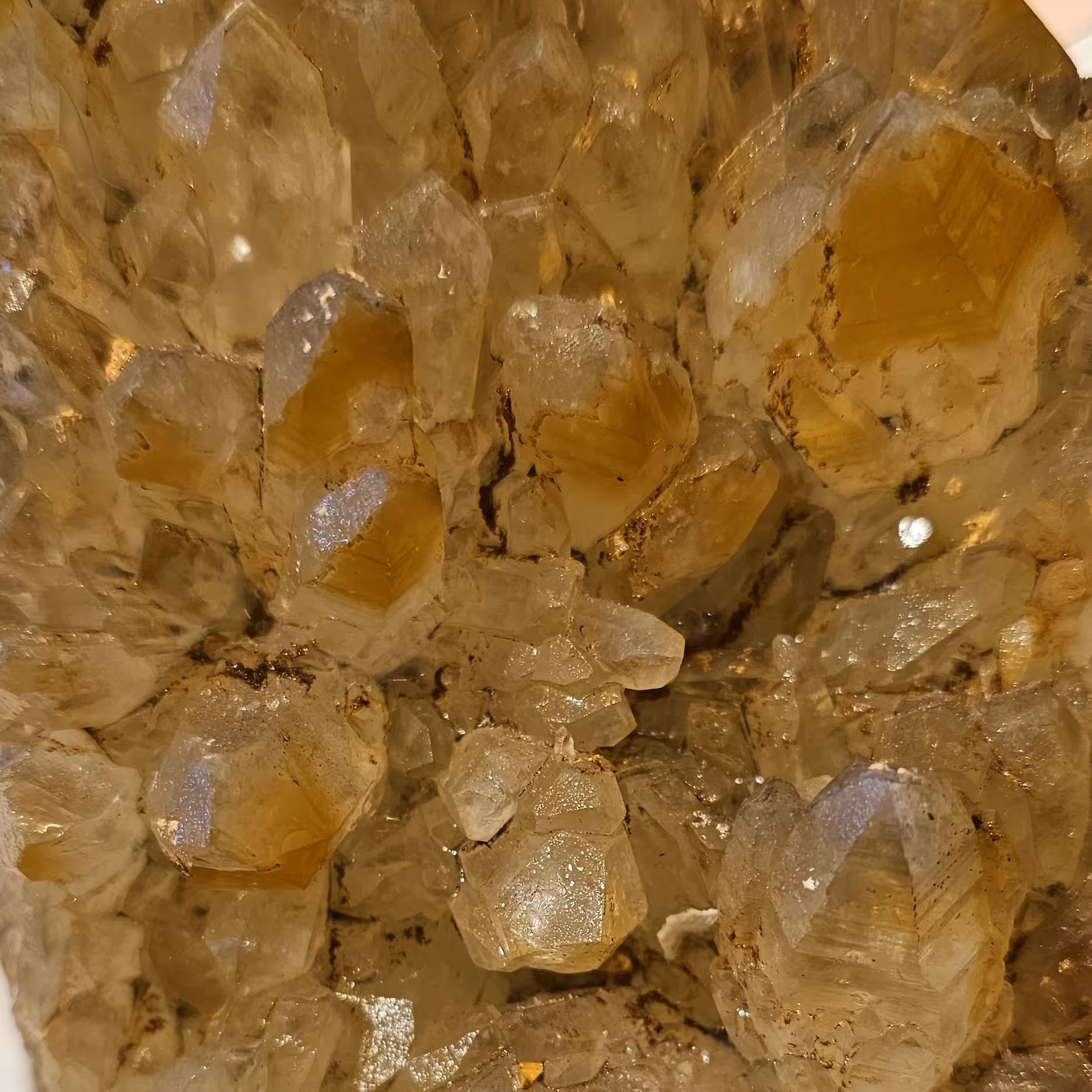 کوارتز کلکسیونی هماتویید شده 1746گرم بسیار زیبا با بلورهای درشت