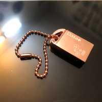 فلش 32 گیگ دیتا پلاس  رنگ فوق العاده زیبای رزگلد باگارانتی