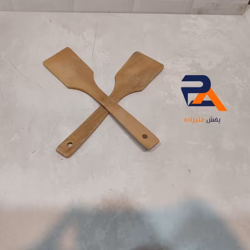 کفگیر برگردان چوبی 28 سانتی دارای حلقه آویز دسته بلند سر صاف جنس ایرانی 