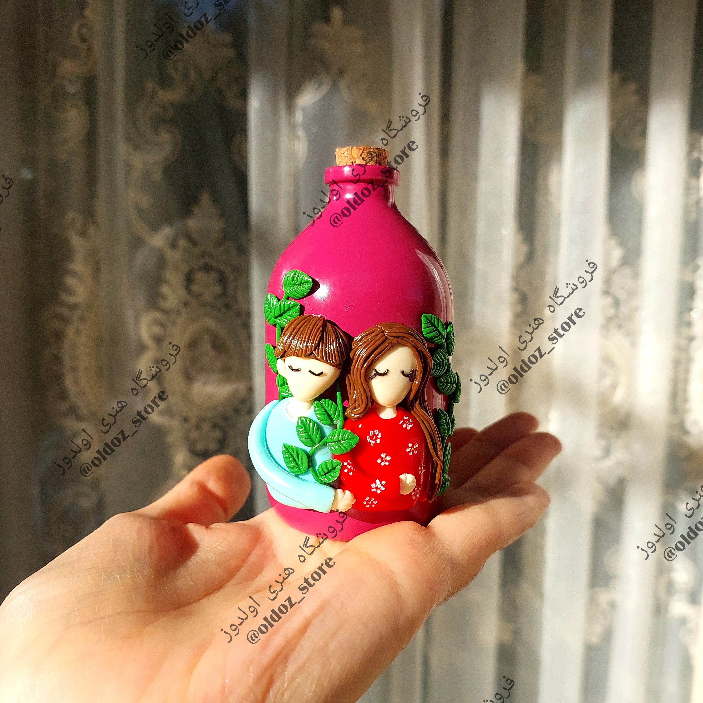 بطری شیشه ای، گلدون رنگی، تزئینی، دکوری خاص، هدیه خاص، ست دوستی، گلدون شیشه ای